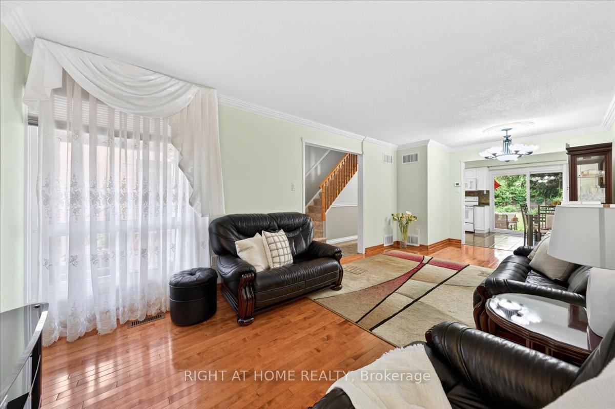 Photo 7 of 72 Rejane Crescent, Vaughan, Crestwood-Springfarm-Yorkhill — HOMEH