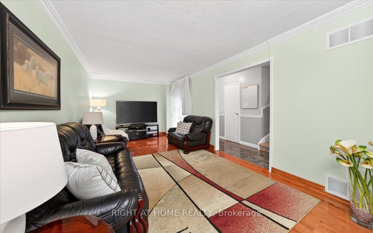 Photo 8 of 72 Rejane Crescent, Vaughan, Crestwood-Springfarm-Yorkhill — HOMEH