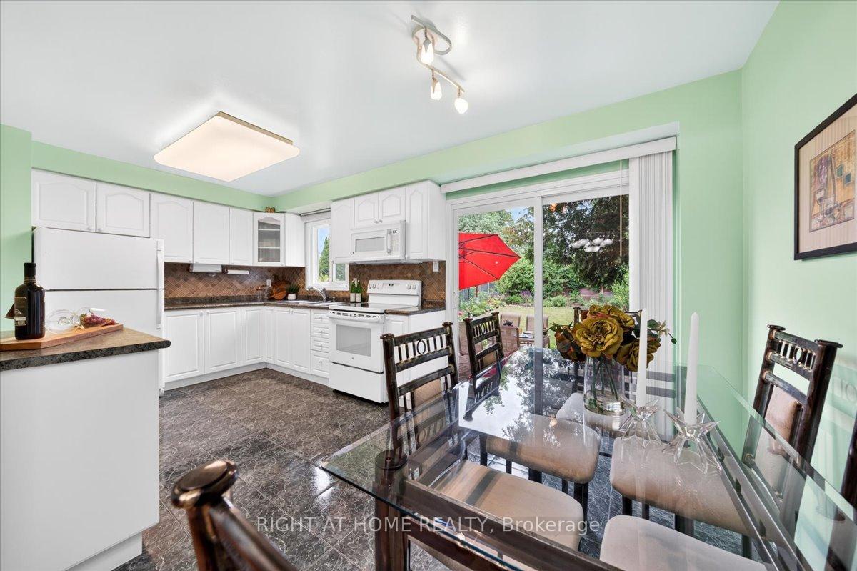 Photo 10 of 72 Rejane Crescent, Vaughan, Crestwood-Springfarm-Yorkhill — HOMEH