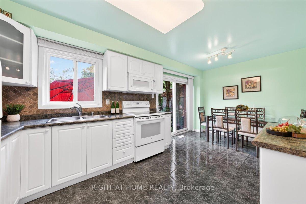 Photo 12 of 72 Rejane Crescent, Vaughan, Crestwood-Springfarm-Yorkhill — HOMEH
