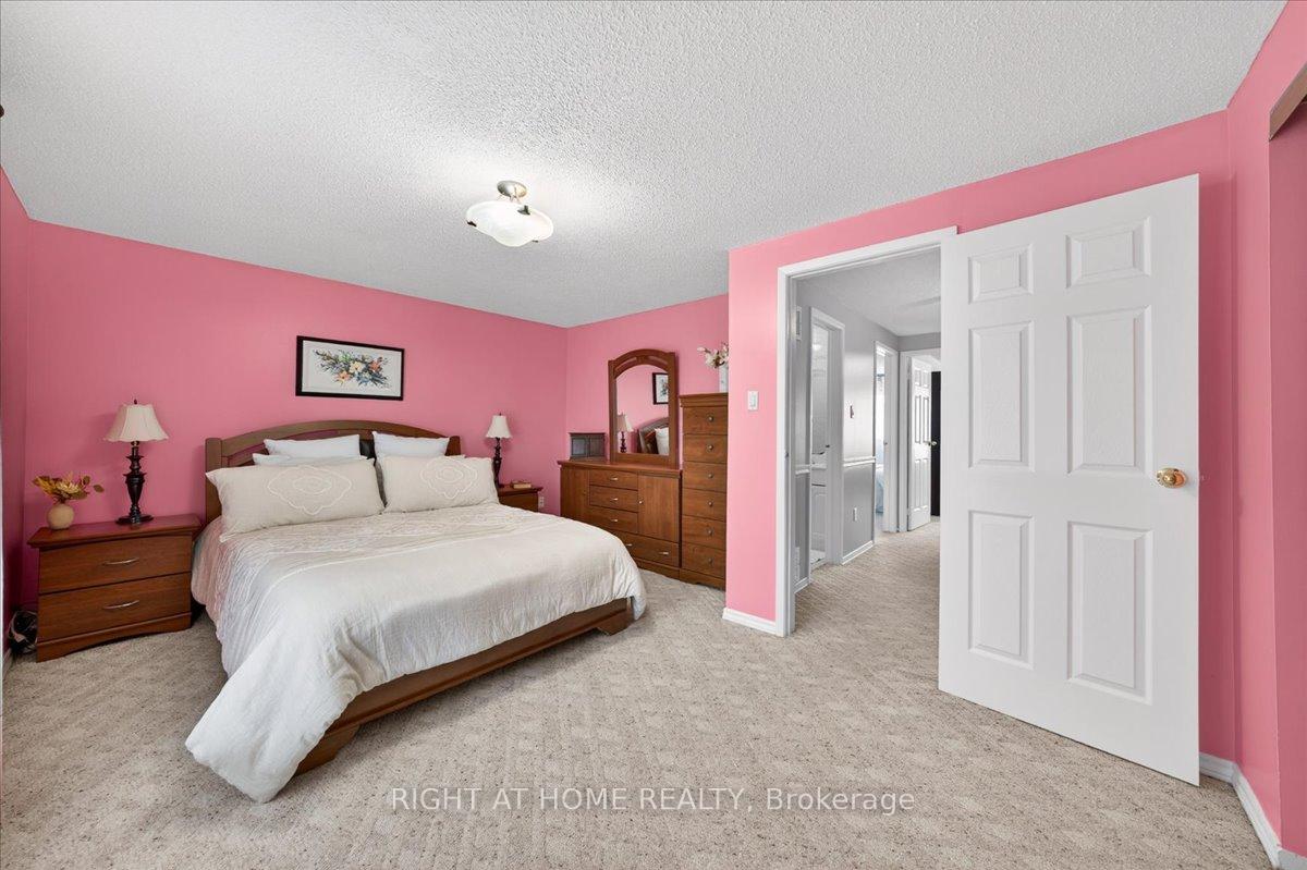 Photo 15 of 72 Rejane Crescent, Vaughan, Crestwood-Springfarm-Yorkhill — HOMEH