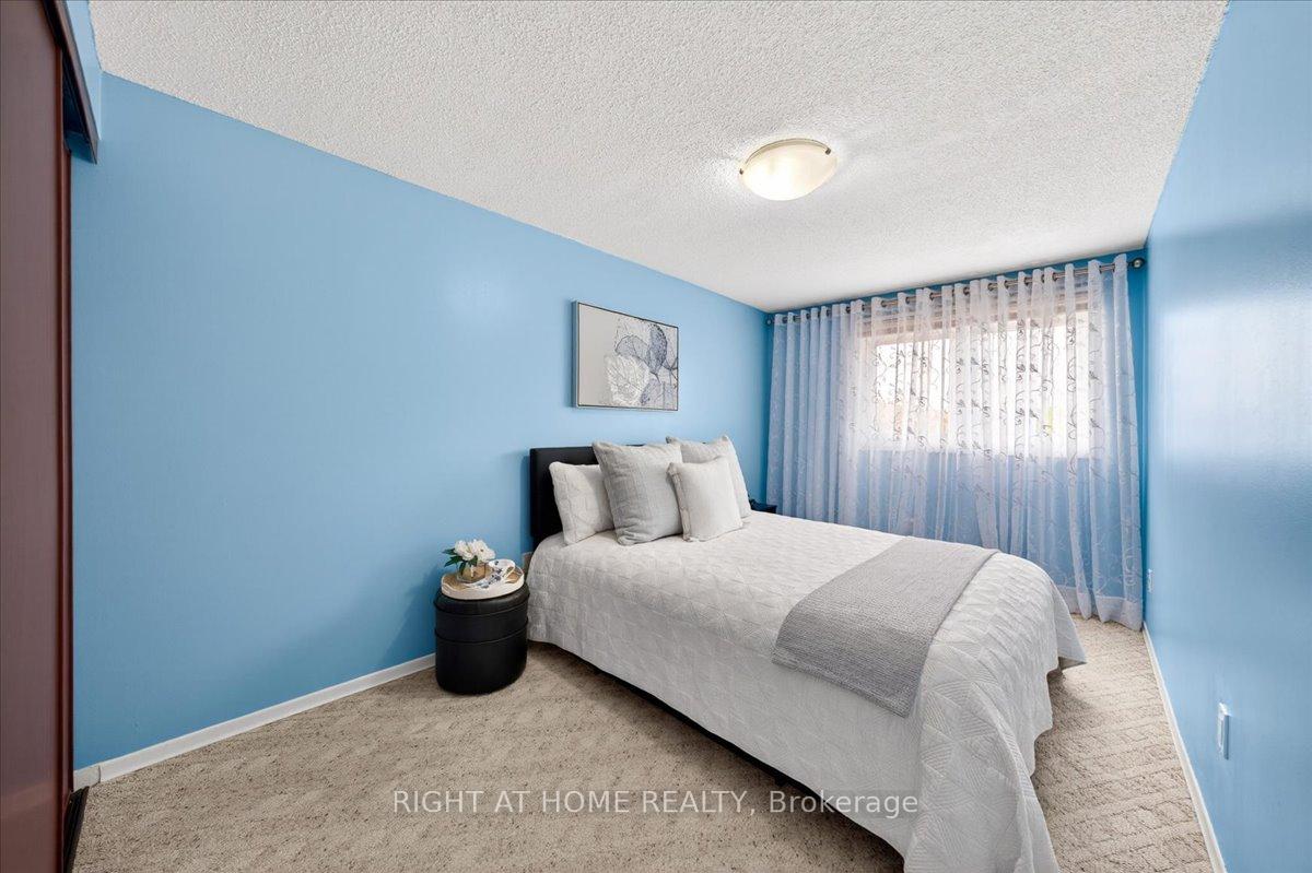 Photo 17 of 72 Rejane Crescent, Vaughan, Crestwood-Springfarm-Yorkhill — HOMEH
