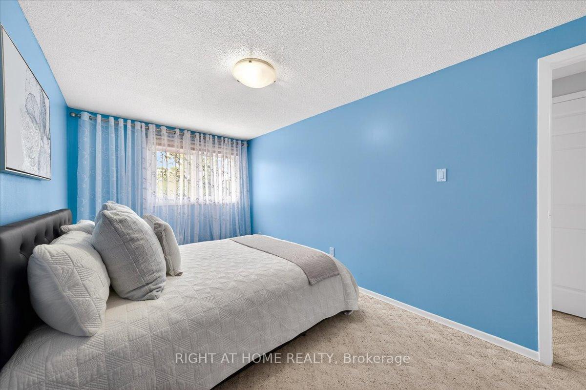 Photo 18 of 72 Rejane Crescent, Vaughan, Crestwood-Springfarm-Yorkhill — HOMEH