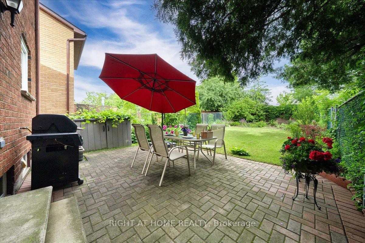 Photo 22 of 72 Rejane Crescent, Vaughan, Crestwood-Springfarm-Yorkhill — HOMEH