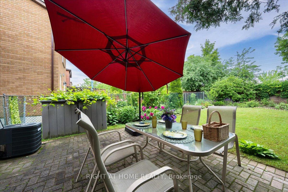 Photo 24 of 72 Rejane Crescent, Vaughan, Crestwood-Springfarm-Yorkhill — HOMEH