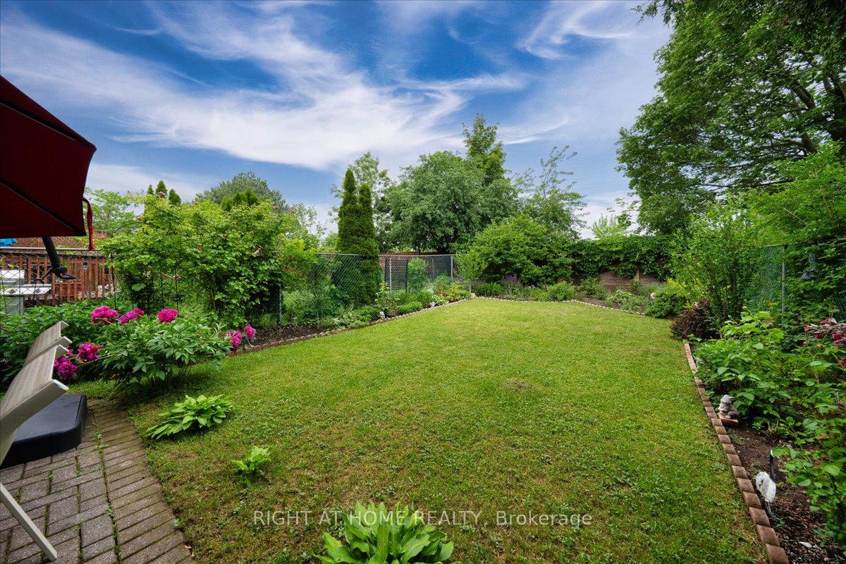 Photo 26 of 72 Rejane Crescent, Vaughan, Crestwood-Springfarm-Yorkhill — HOMEH