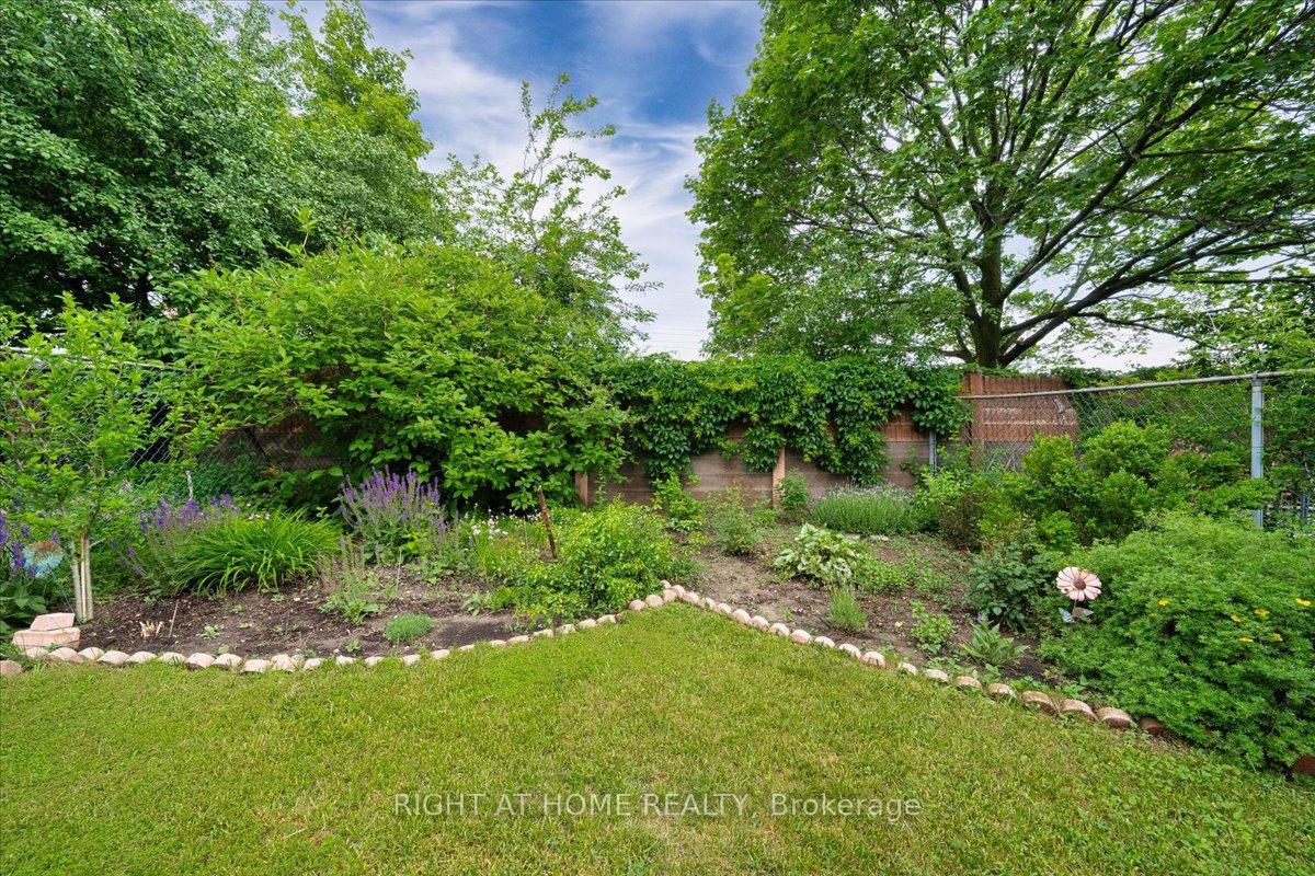 Photo 27 of 72 Rejane Crescent, Vaughan, Crestwood-Springfarm-Yorkhill — HOMEH