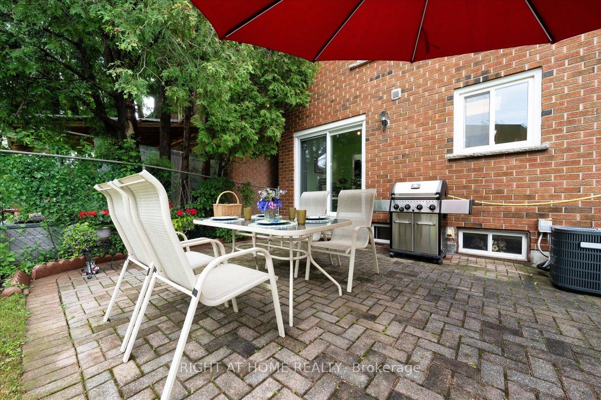 Photo 28 of 72 Rejane Crescent, Vaughan, Crestwood-Springfarm-Yorkhill — HOMEH