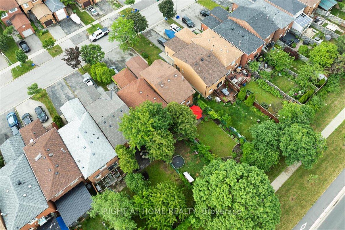 Photo 32 of 72 Rejane Crescent, Vaughan, Crestwood-Springfarm-Yorkhill — HOMEH