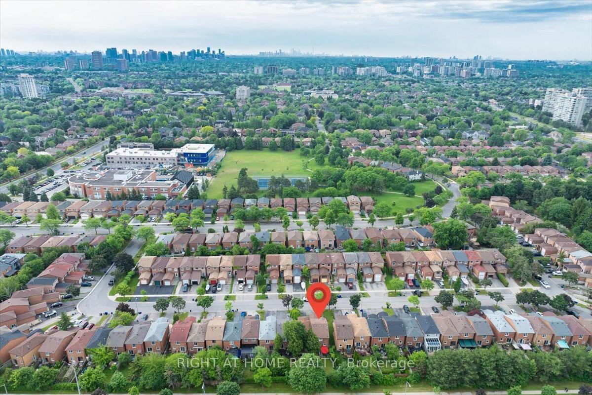 Photo 33 of 72 Rejane Crescent, Vaughan, Crestwood-Springfarm-Yorkhill — HOMEH