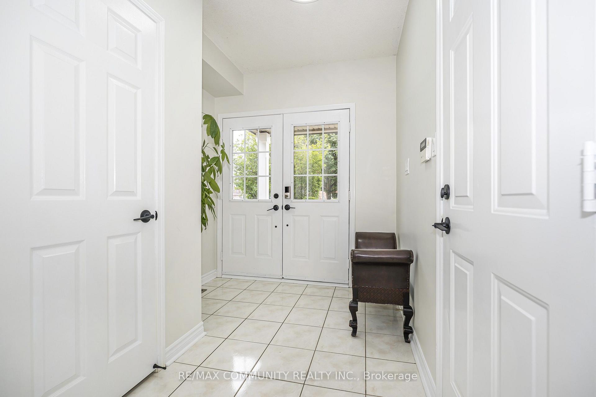 Photo 4 of 1597 Avonmore Square, Pickering, Town Centre — HOMEH