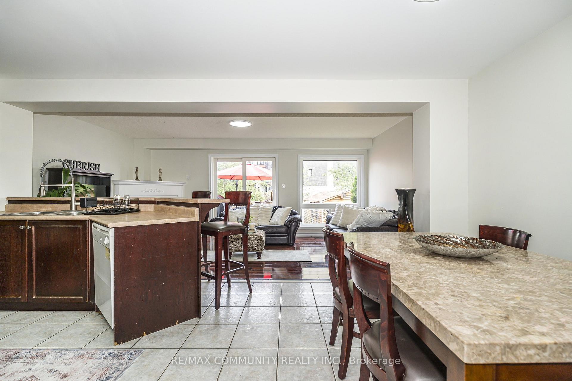 Photo 6 of 1597 Avonmore Square, Pickering, Town Centre — HOMEH