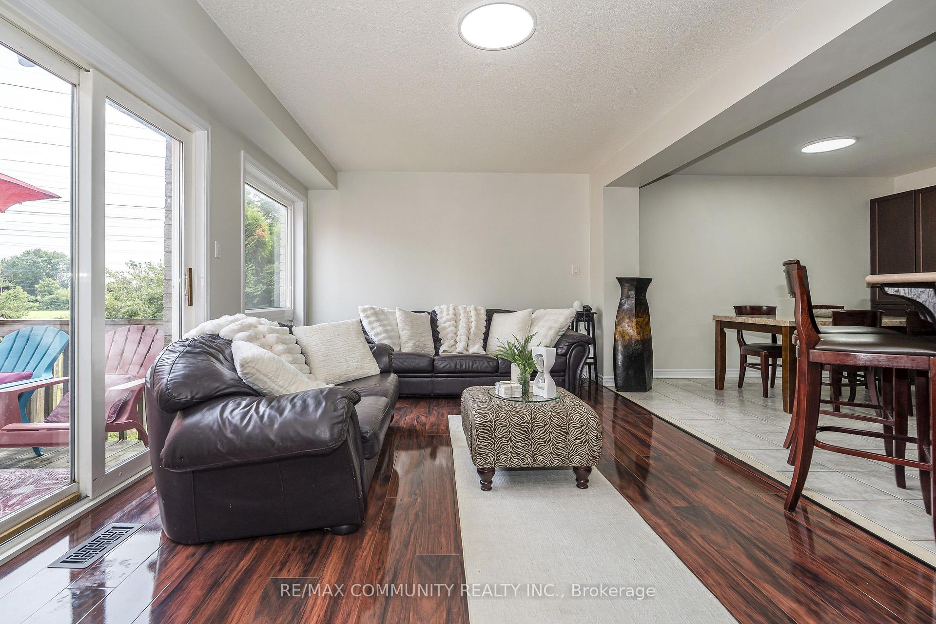Photo 9 of 1597 Avonmore Square, Pickering, Town Centre — HOMEH