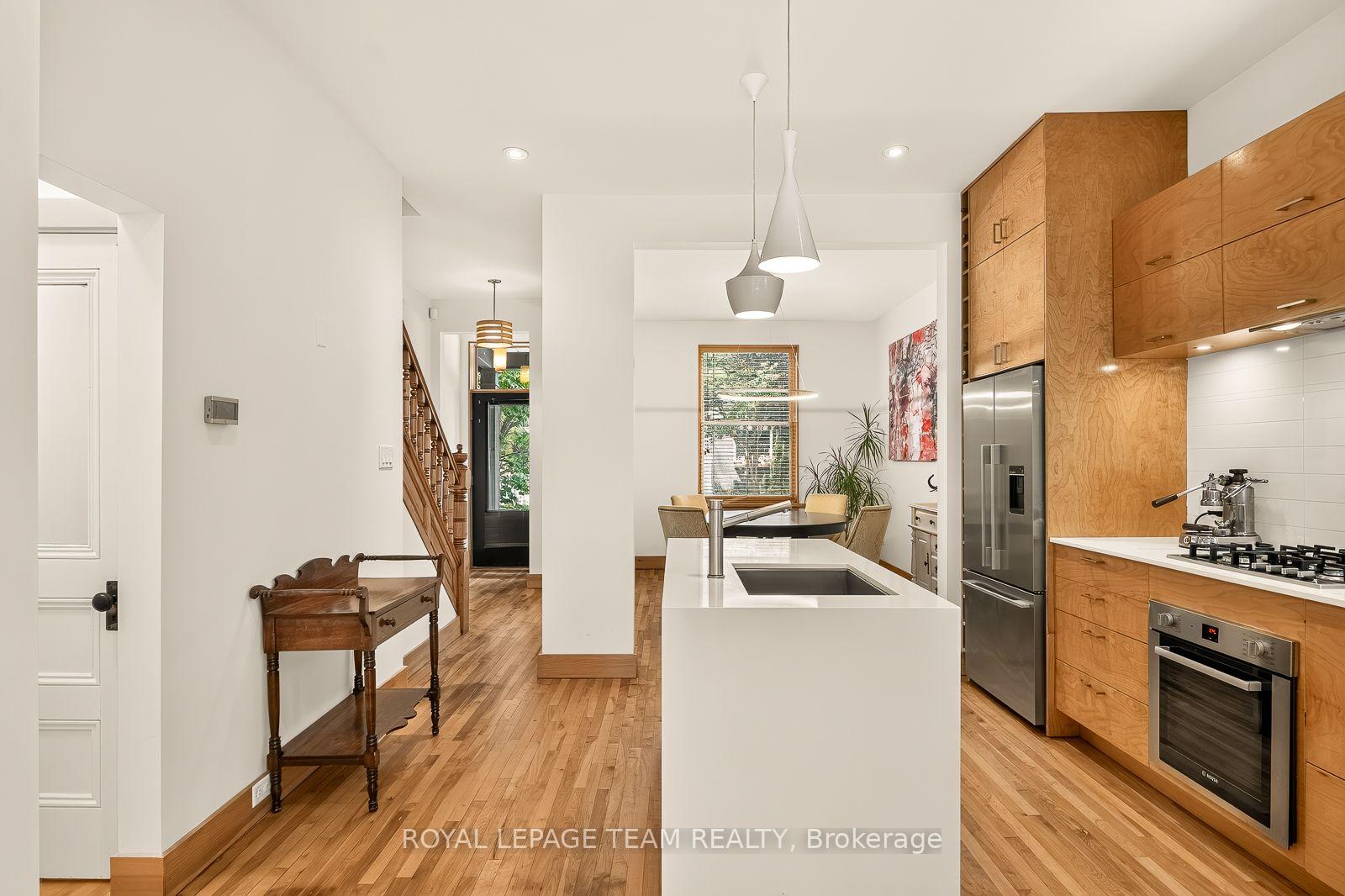 Photo 8 of 66 Ivy Crescent, Ottawa, Lindenlea — HOMEH