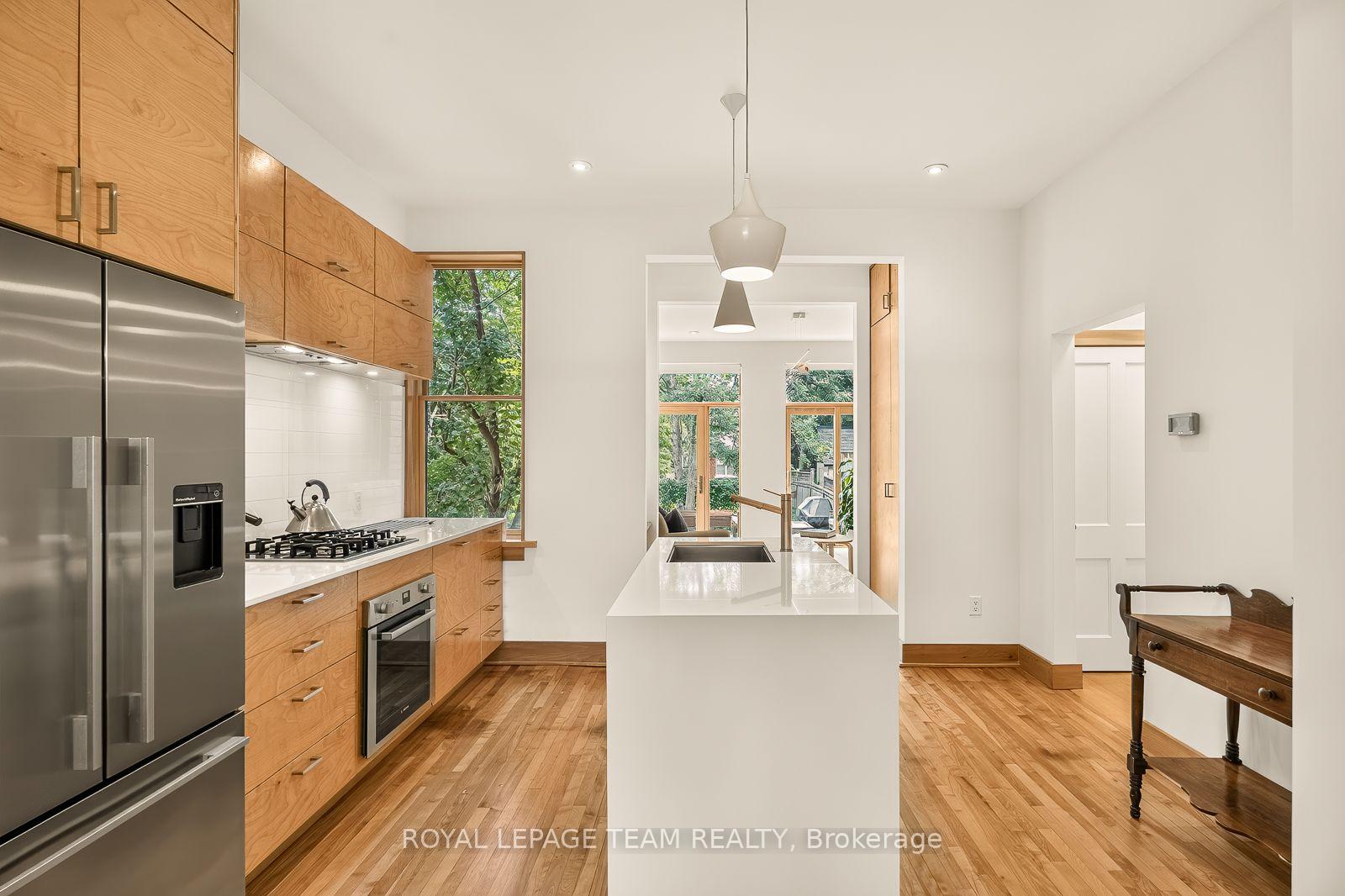 Photo 9 of 66 Ivy Crescent, Ottawa, Lindenlea — HOMEH