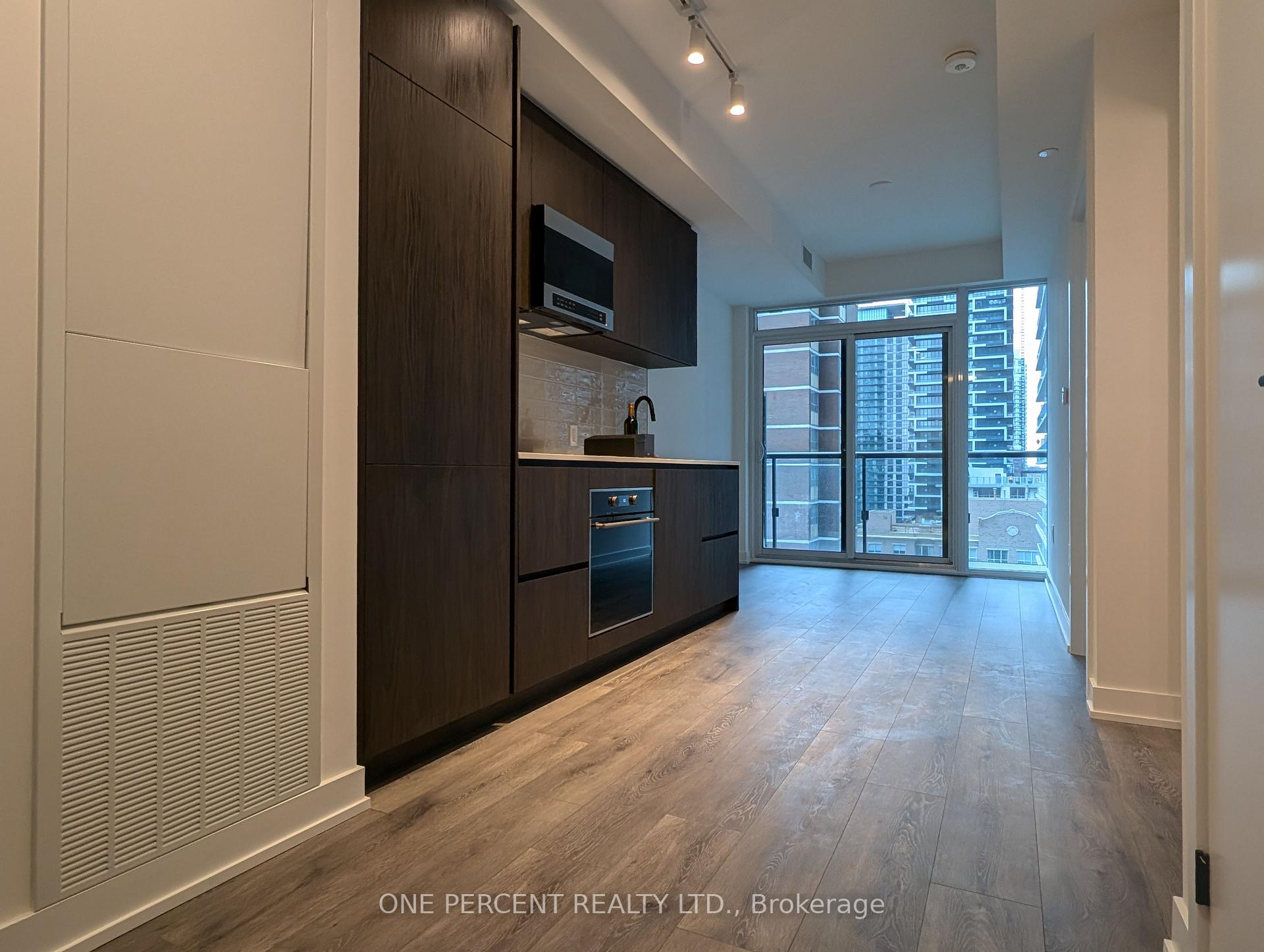 Photo 3 of Unit 1104, 127 Broadway Avenue, Toronto, Mount Pleasant West — HOMEH