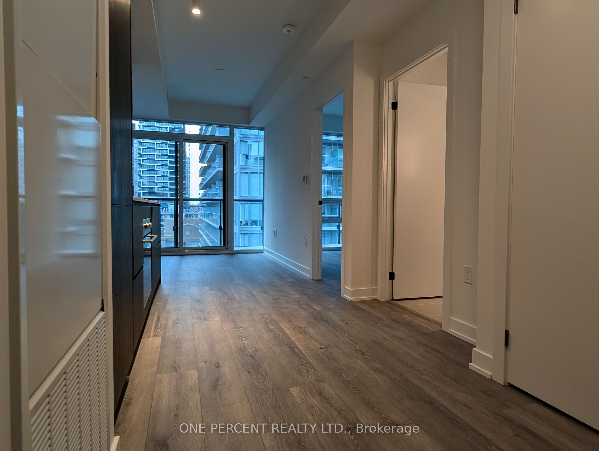 Photo 4 of Unit 1104, 127 Broadway Avenue, Toronto, Mount Pleasant West — HOMEH