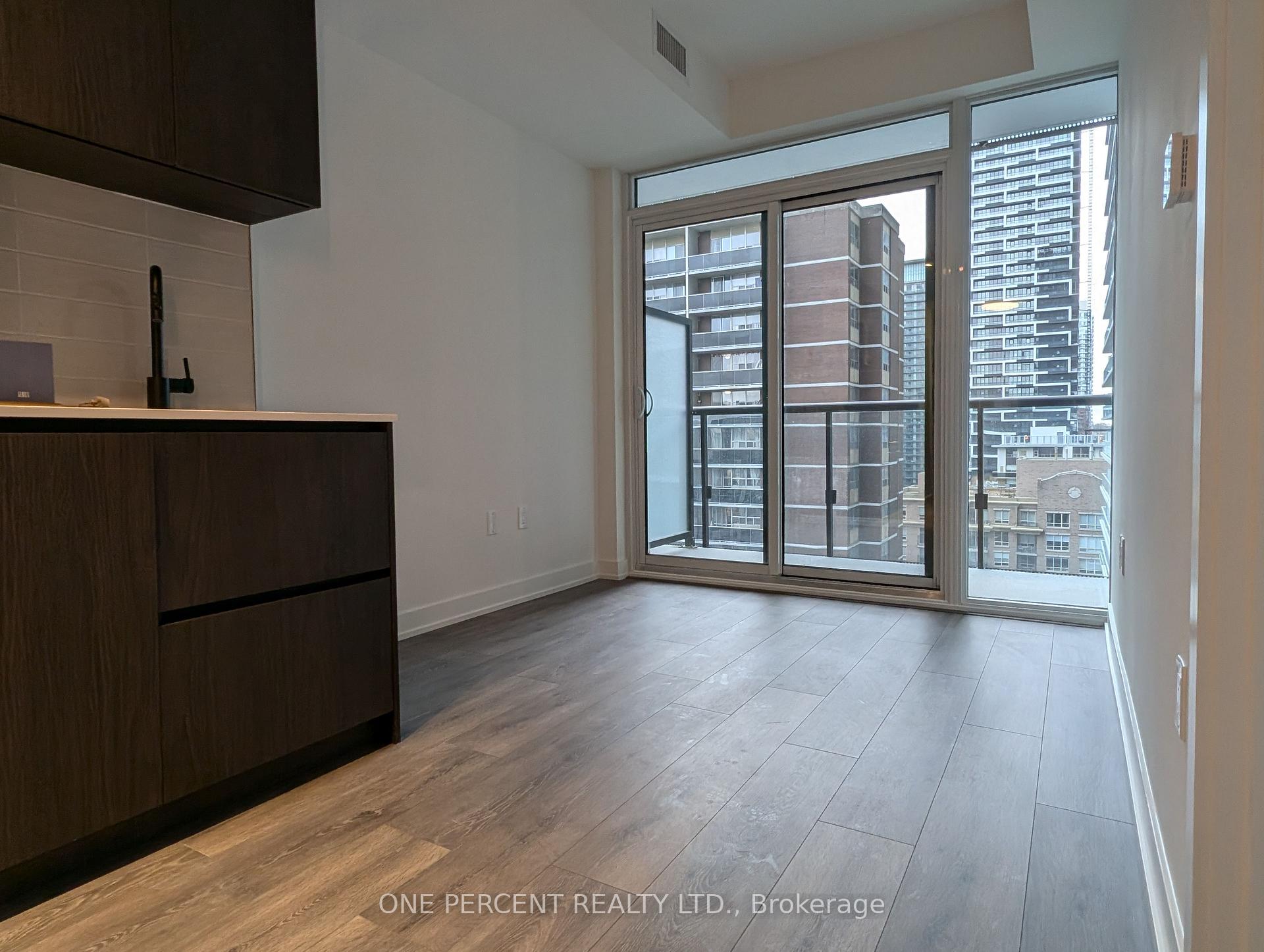 Photo 7 of Unit 1104, 127 Broadway Avenue, Toronto, Mount Pleasant West — HOMEH