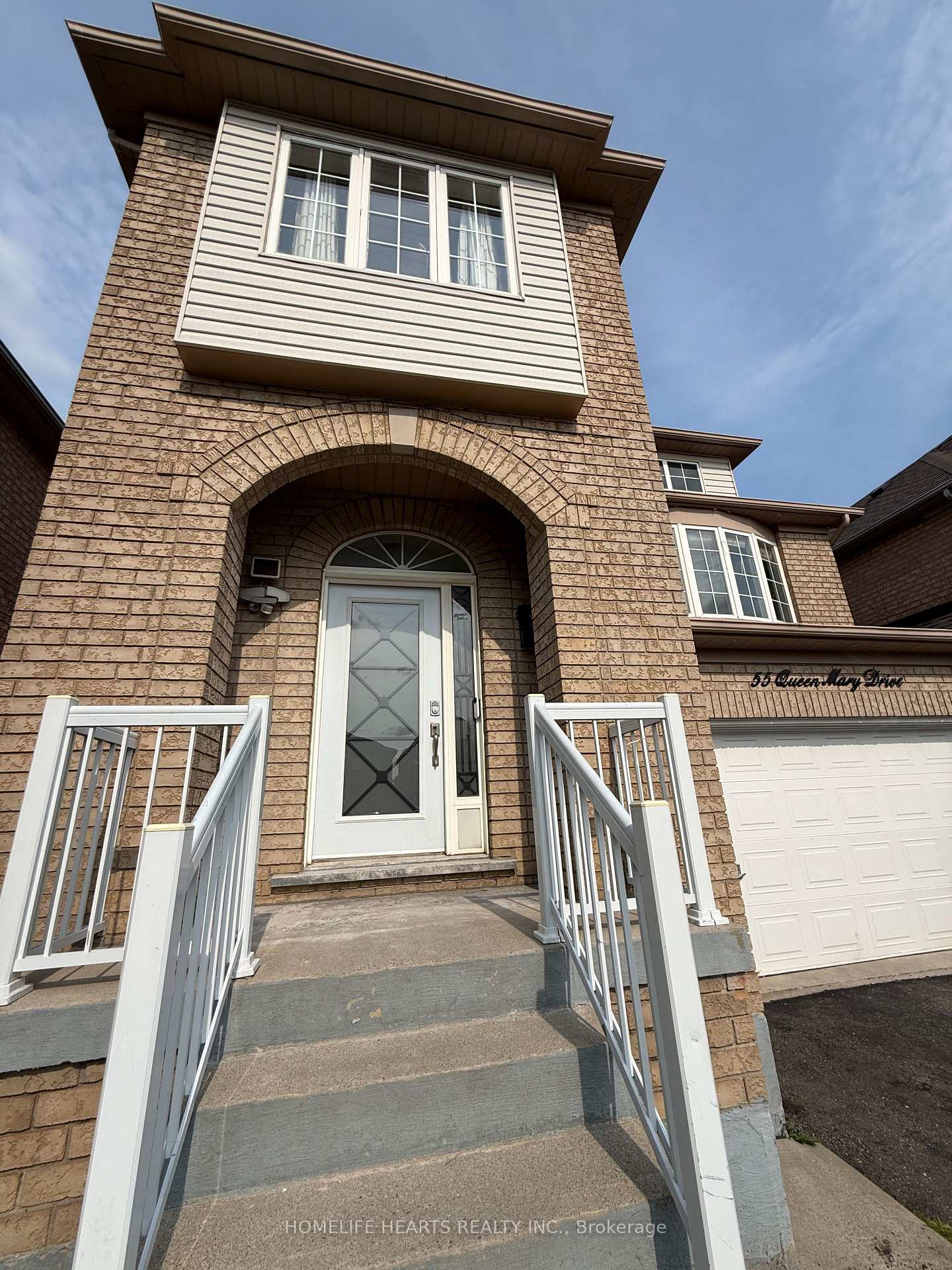 Photo 3 of 55 Queen Mary Drive, Brampton, Fletcher's Meadow — HOMEH