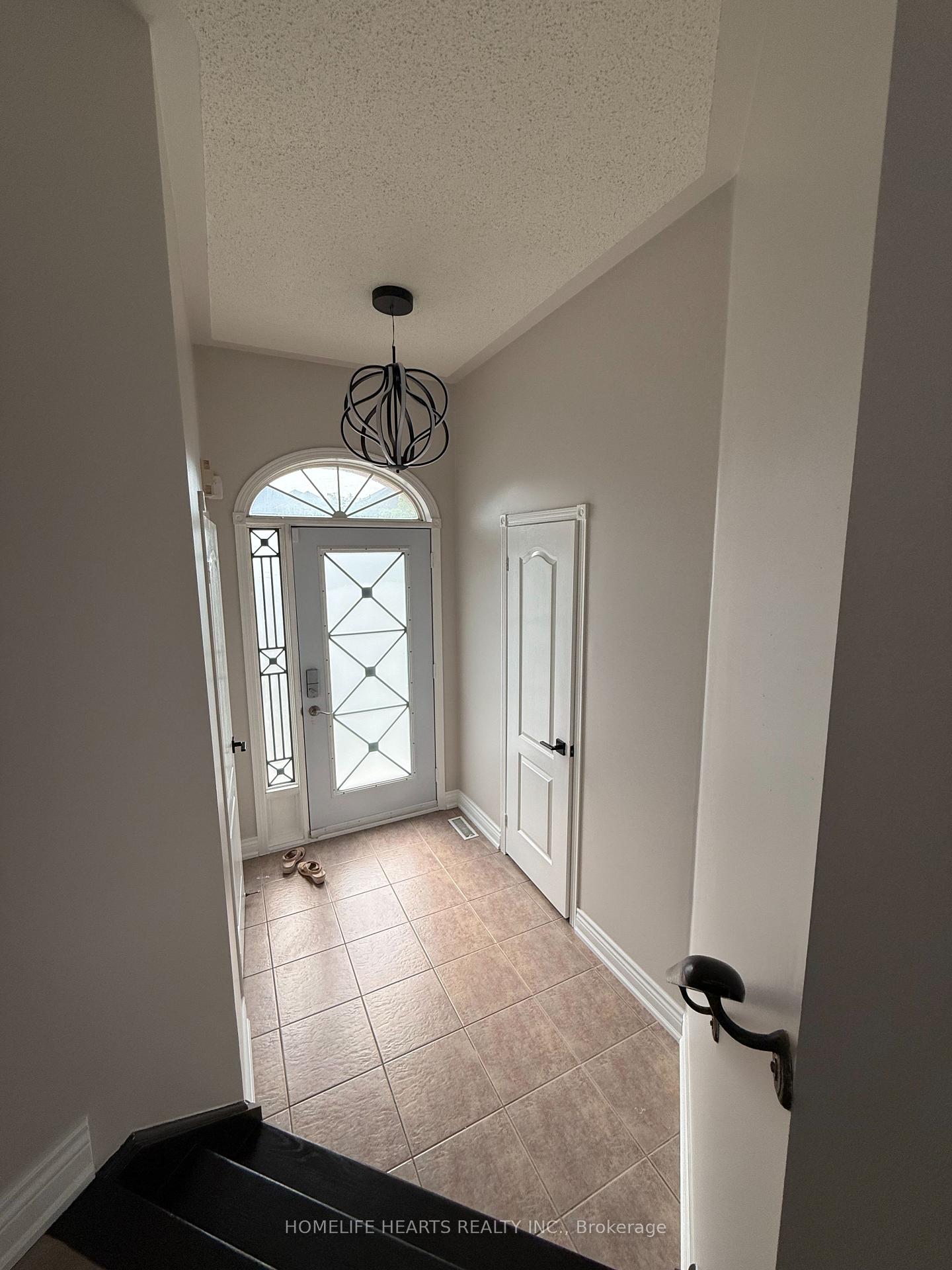 Photo 5 of 55 Queen Mary Drive, Brampton, Fletcher's Meadow — HOMEH