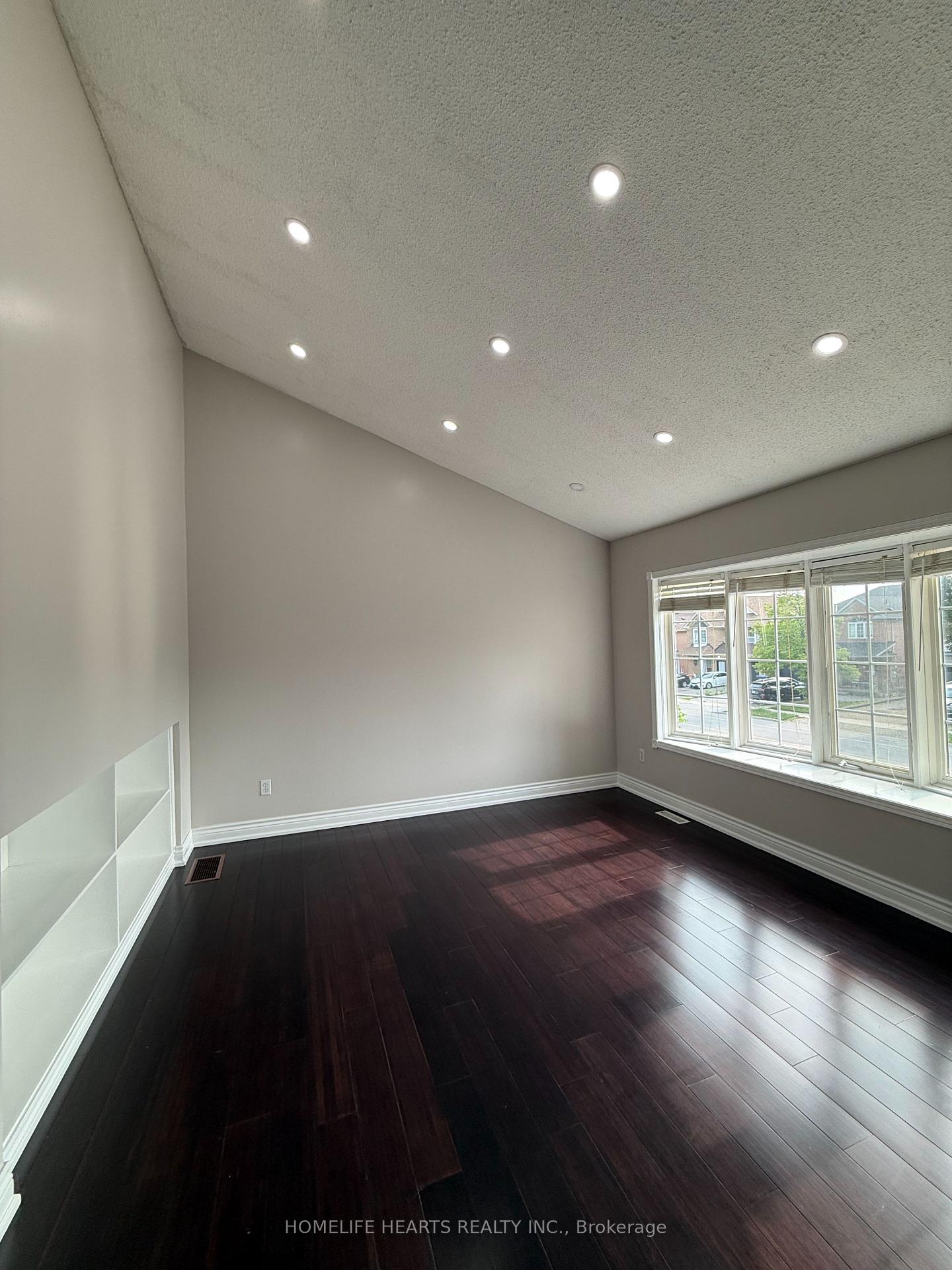 Photo 19 of 55 Queen Mary Drive, Brampton, Fletcher's Meadow — HOMEH