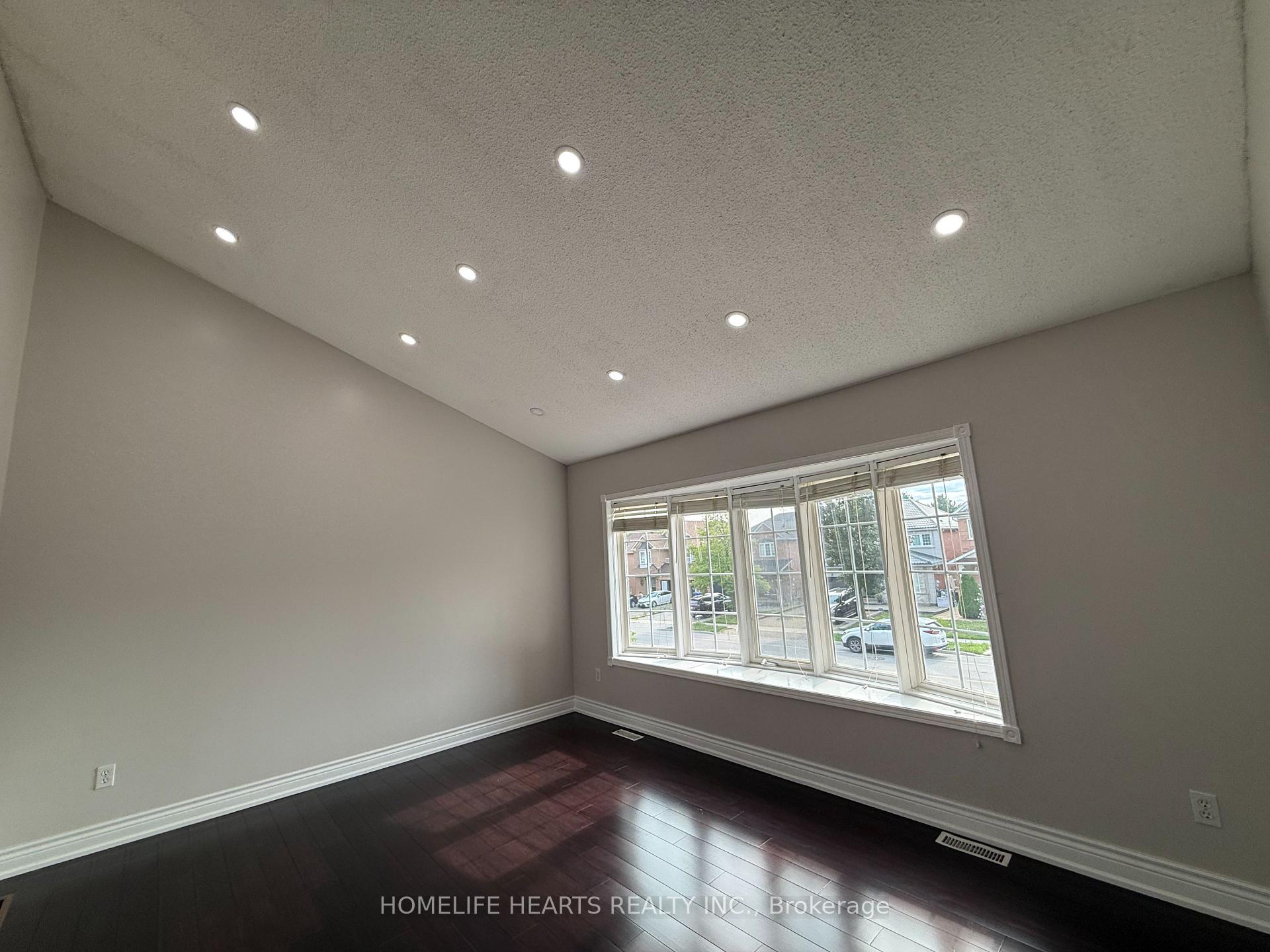 Photo 20 of 55 Queen Mary Drive, Brampton, Fletcher's Meadow — HOMEH