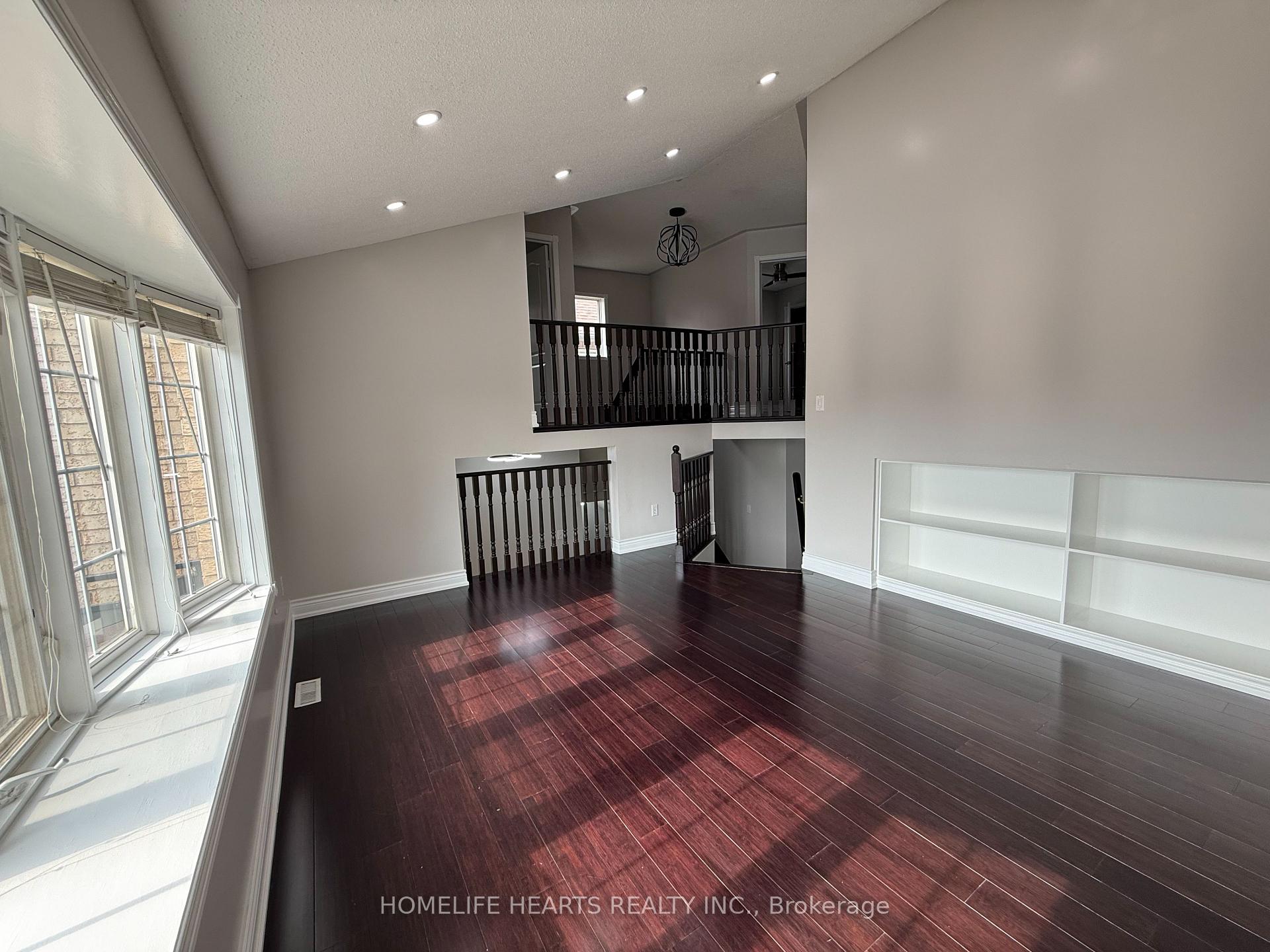 Photo 21 of 55 Queen Mary Drive, Brampton, Fletcher's Meadow — HOMEH