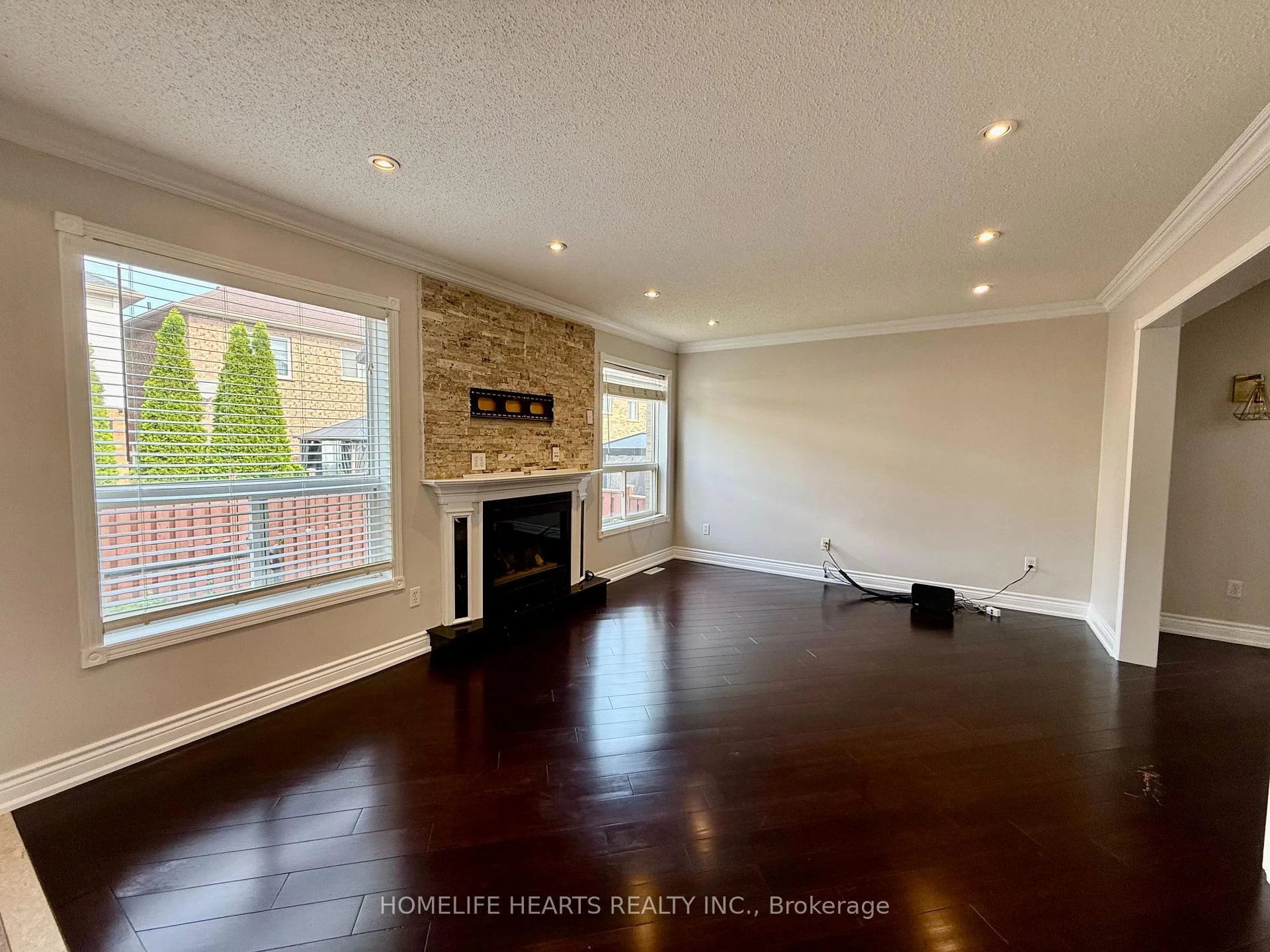 Photo 11 of 55 Queen Mary Drive, Brampton, Fletcher's Meadow — HOMEH