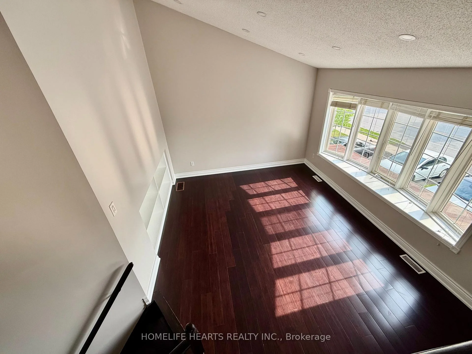Photo 28 of 55 Queen Mary Drive, Brampton, Fletcher's Meadow — HOMEH