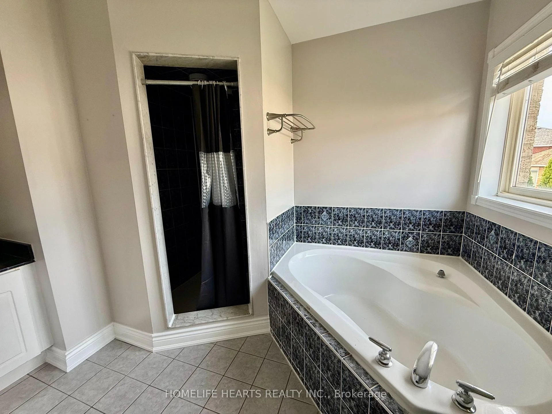 Photo 40 of 55 Queen Mary Drive, Brampton, Fletcher's Meadow — HOMEH