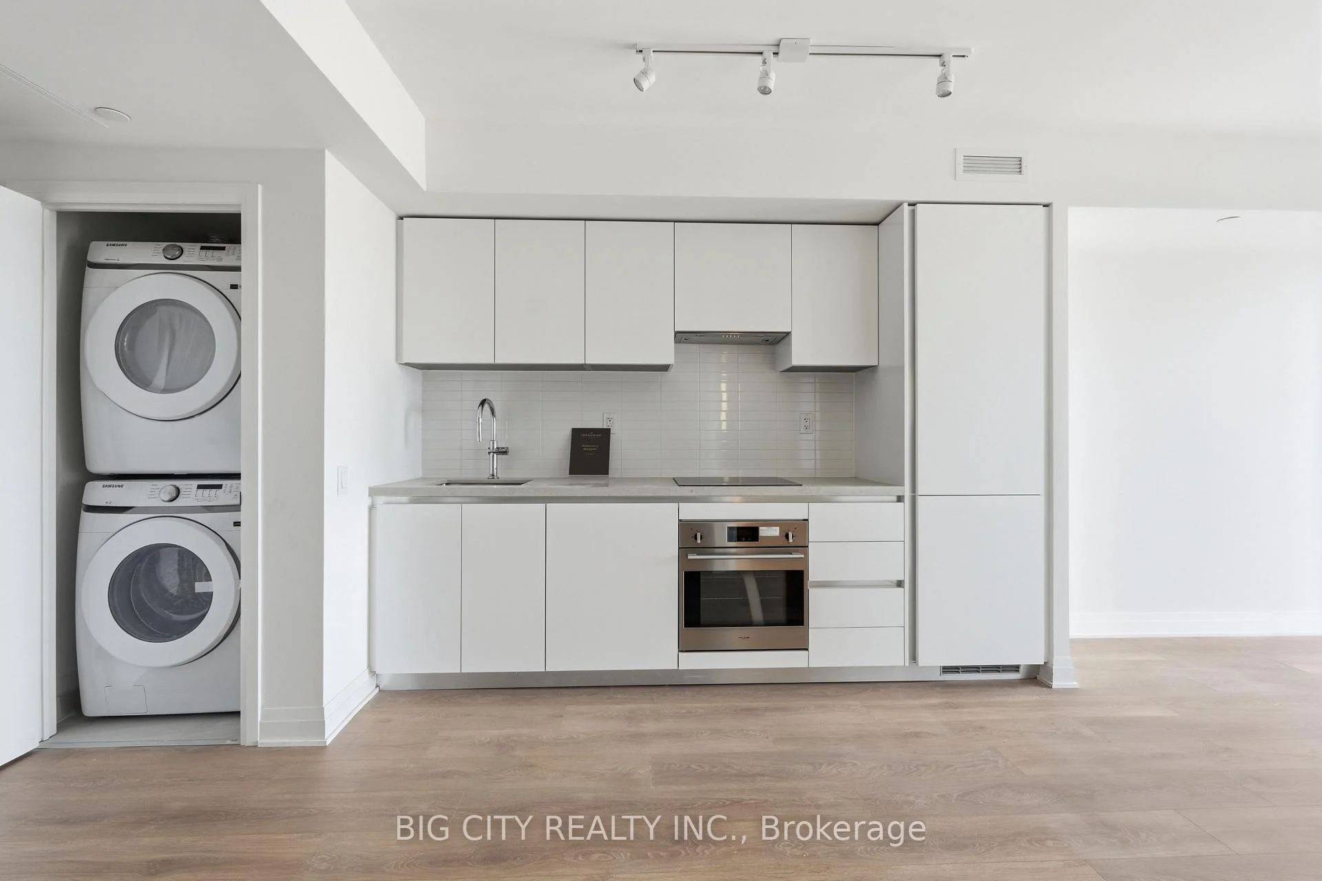 Photo 6 of Unit 1609, 25 Frederick Todd Way, Toronto, Thorncliffe Park — HOMEH