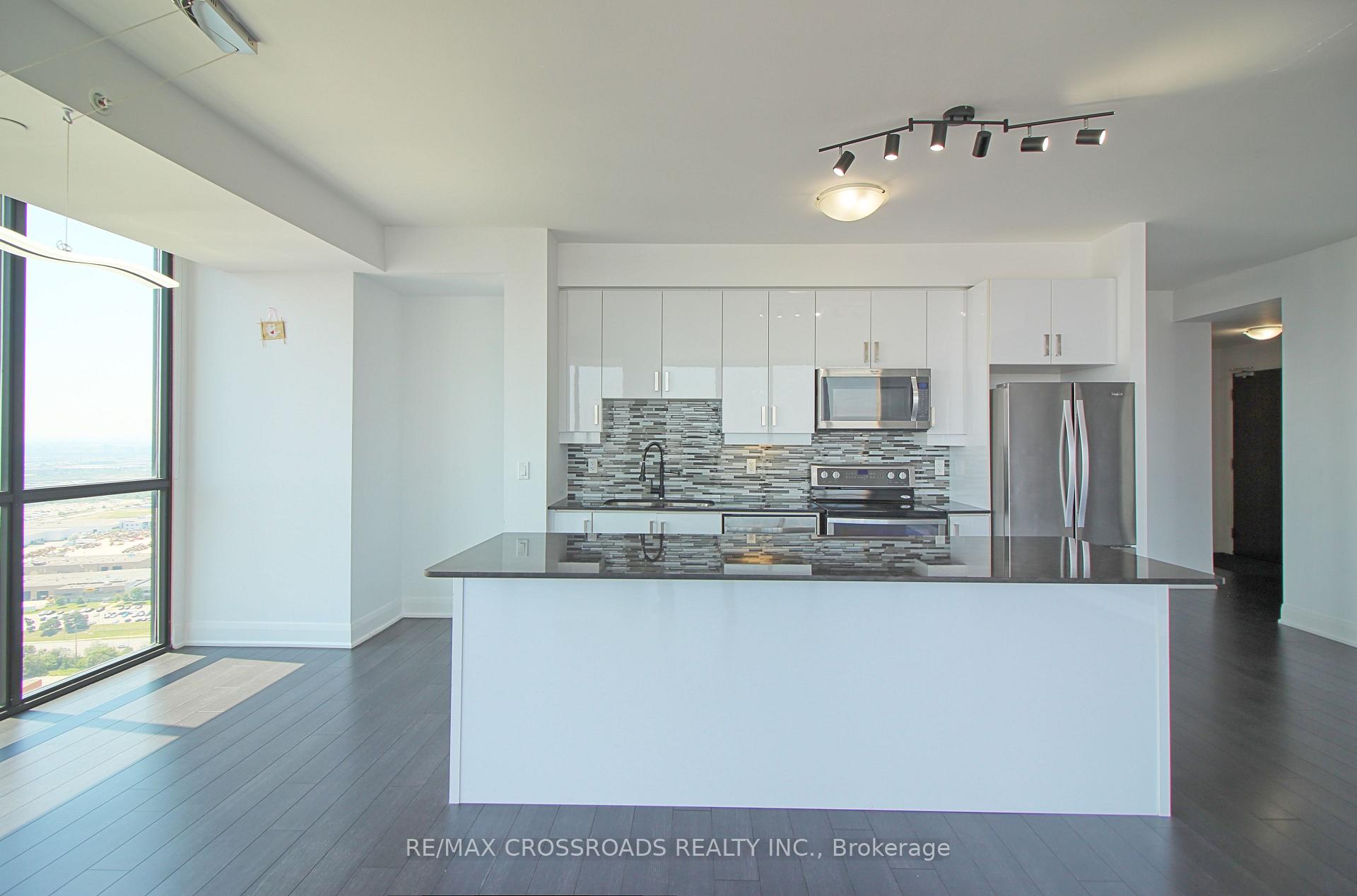 Photo 8 of Unit 3402, 2900 Highway 7, Vaughan, Concord — HOMEH