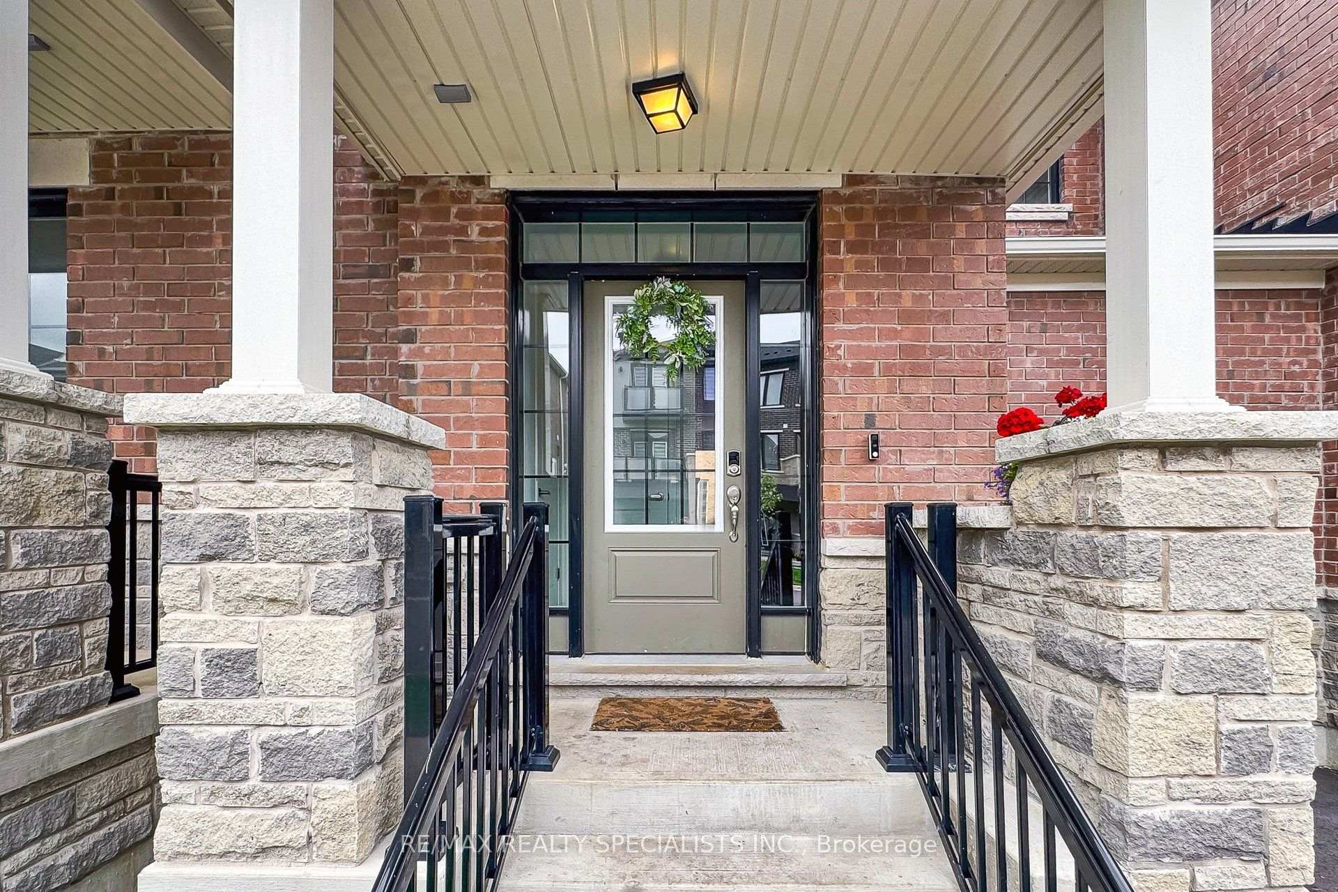 Photo 4 of 42 Keppel Circle, Brampton, Northwest Brampton — HOMEH