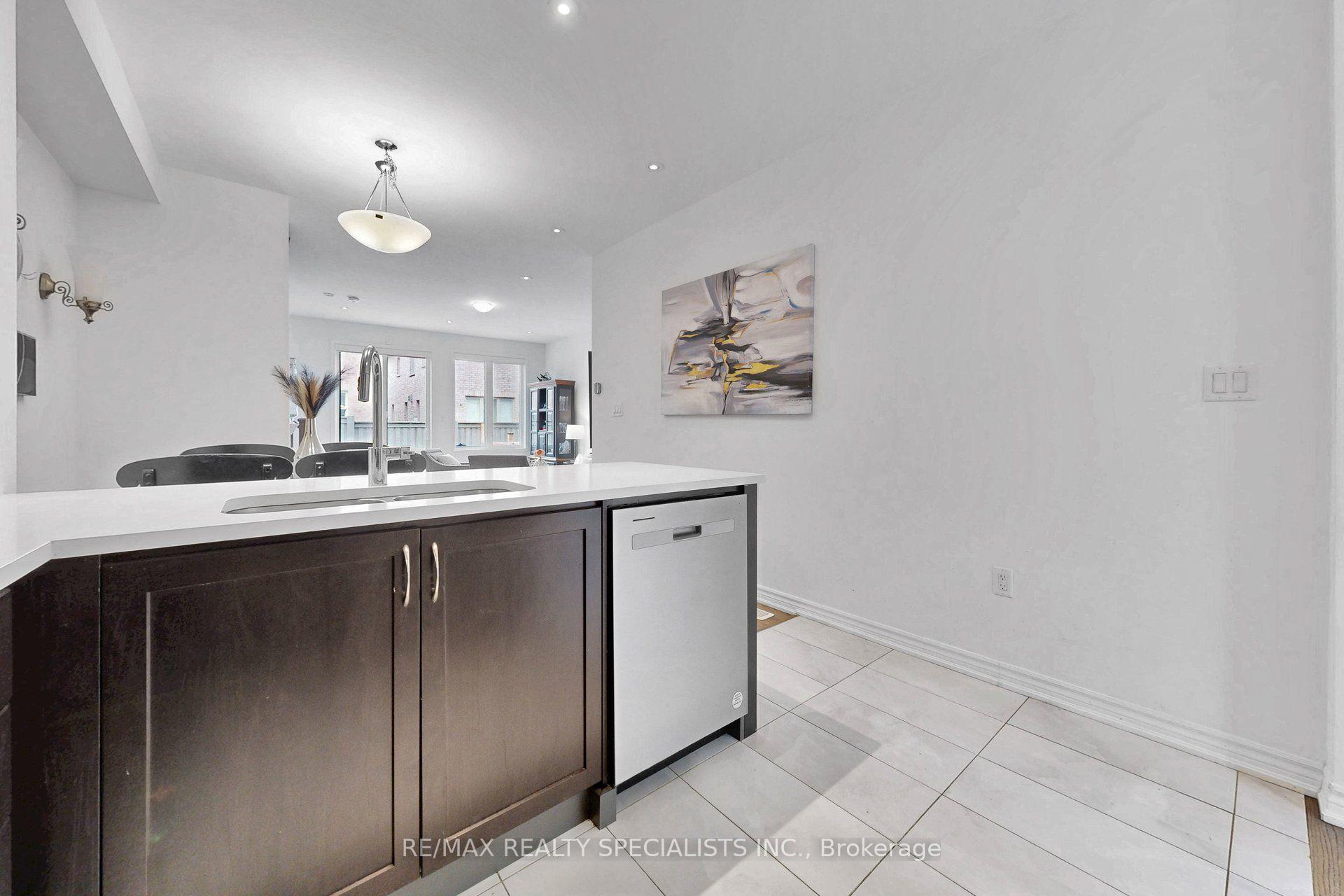 Photo 19 of 42 Keppel Circle, Brampton, Northwest Brampton — HOMEH