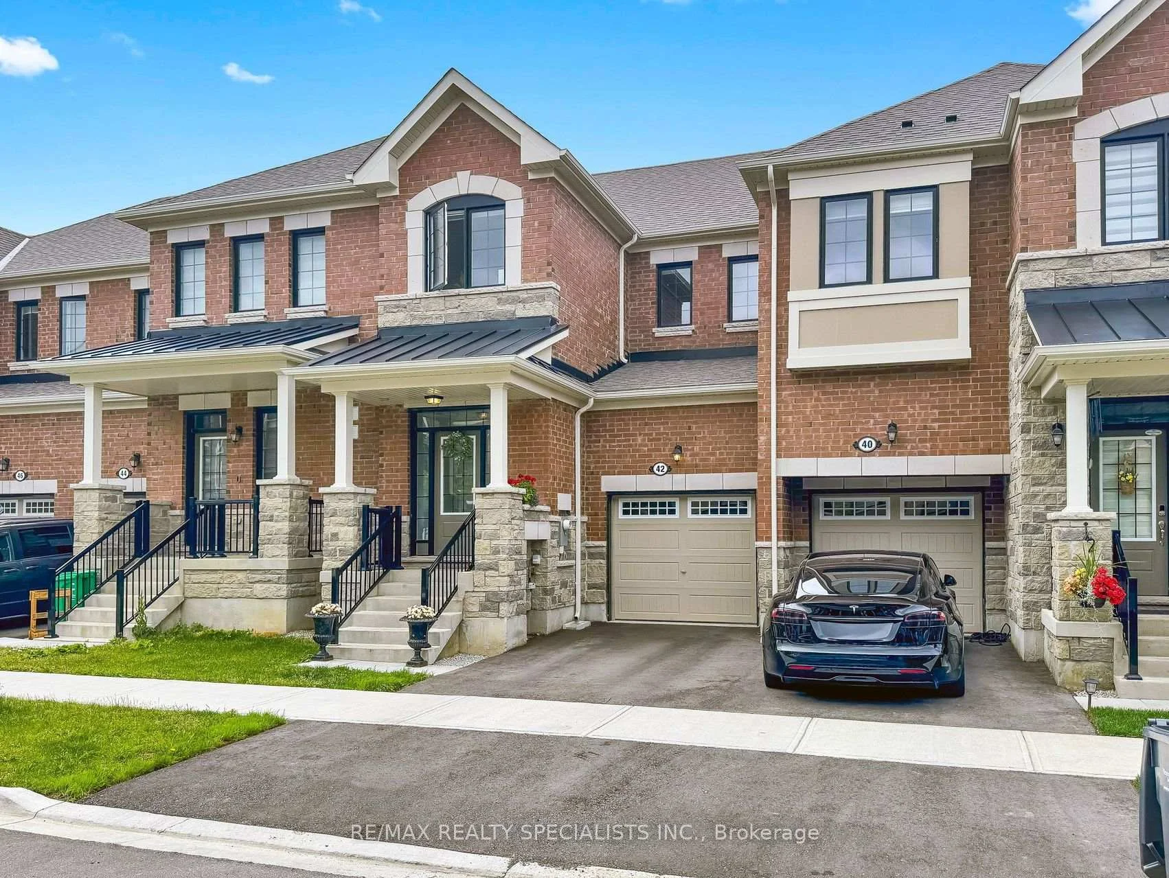 Photo 1 of 42 Keppel Circle, Brampton, Northwest Brampton — HOMEH