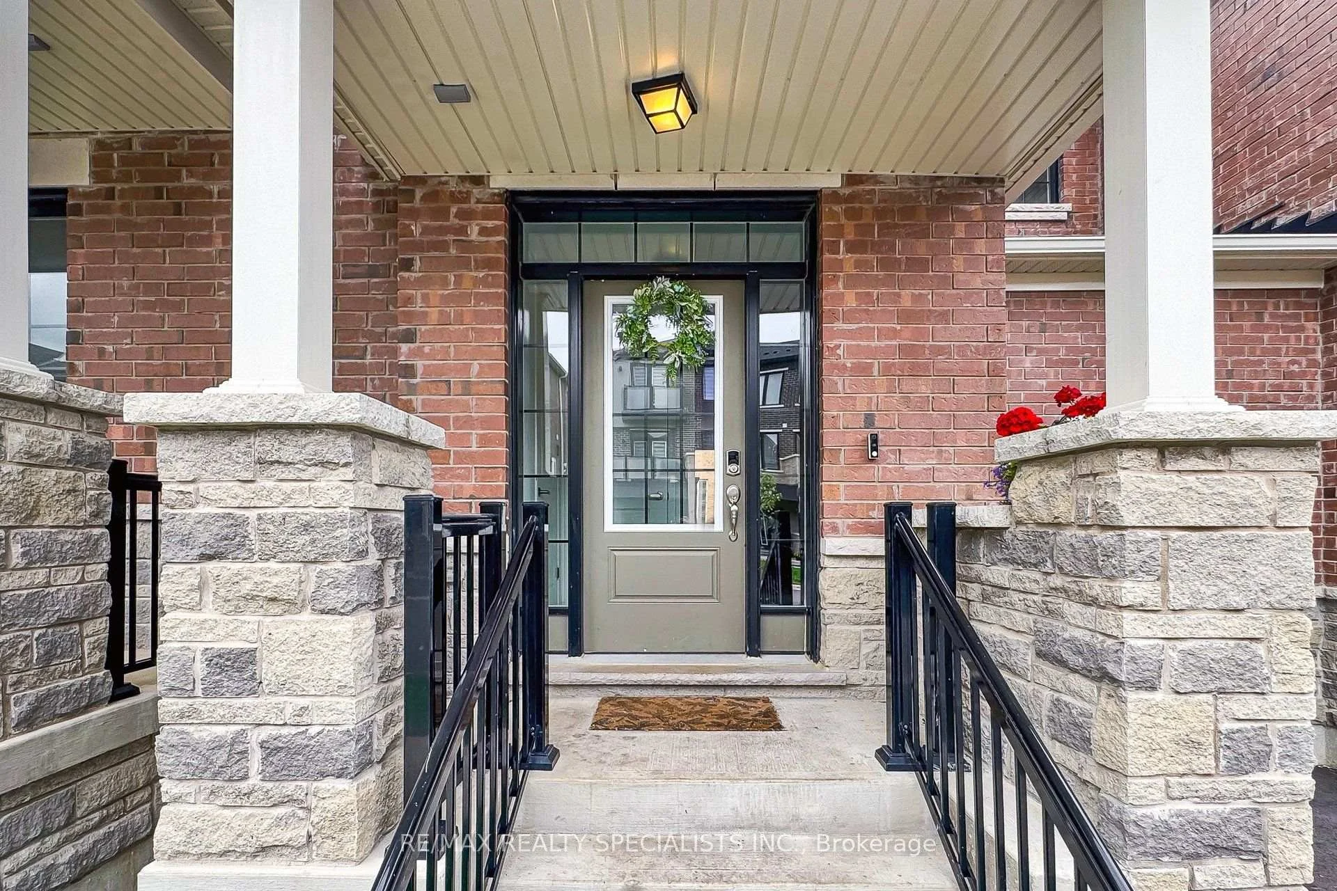 Photo 7 of 42 Keppel Circle, Brampton, Northwest Brampton — HOMEH