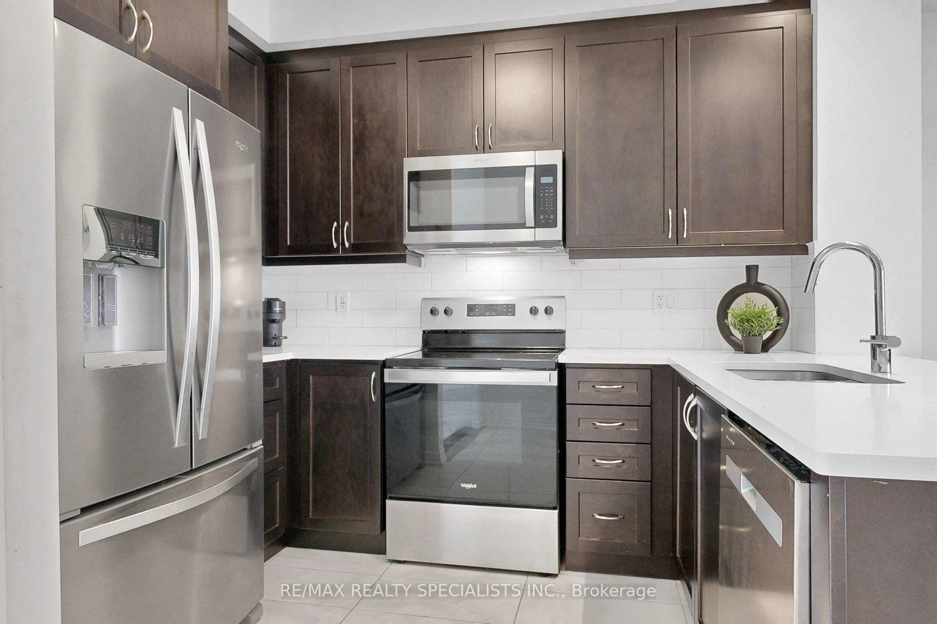Photo 16 of 42 Keppel Circle, Brampton, Northwest Brampton — HOMEH