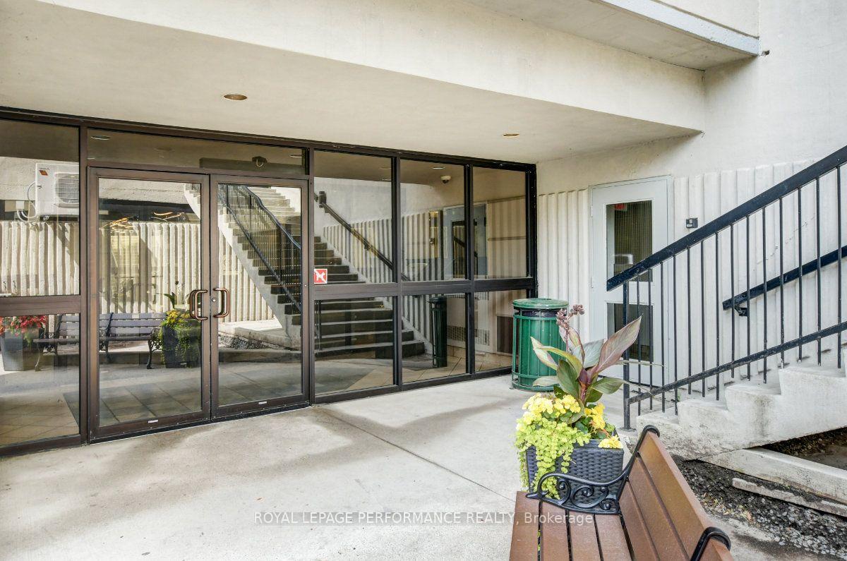Photo 2 of Unit 708, 158C Mcarthur Avenue, Ottawa, Vanier — HOMEH