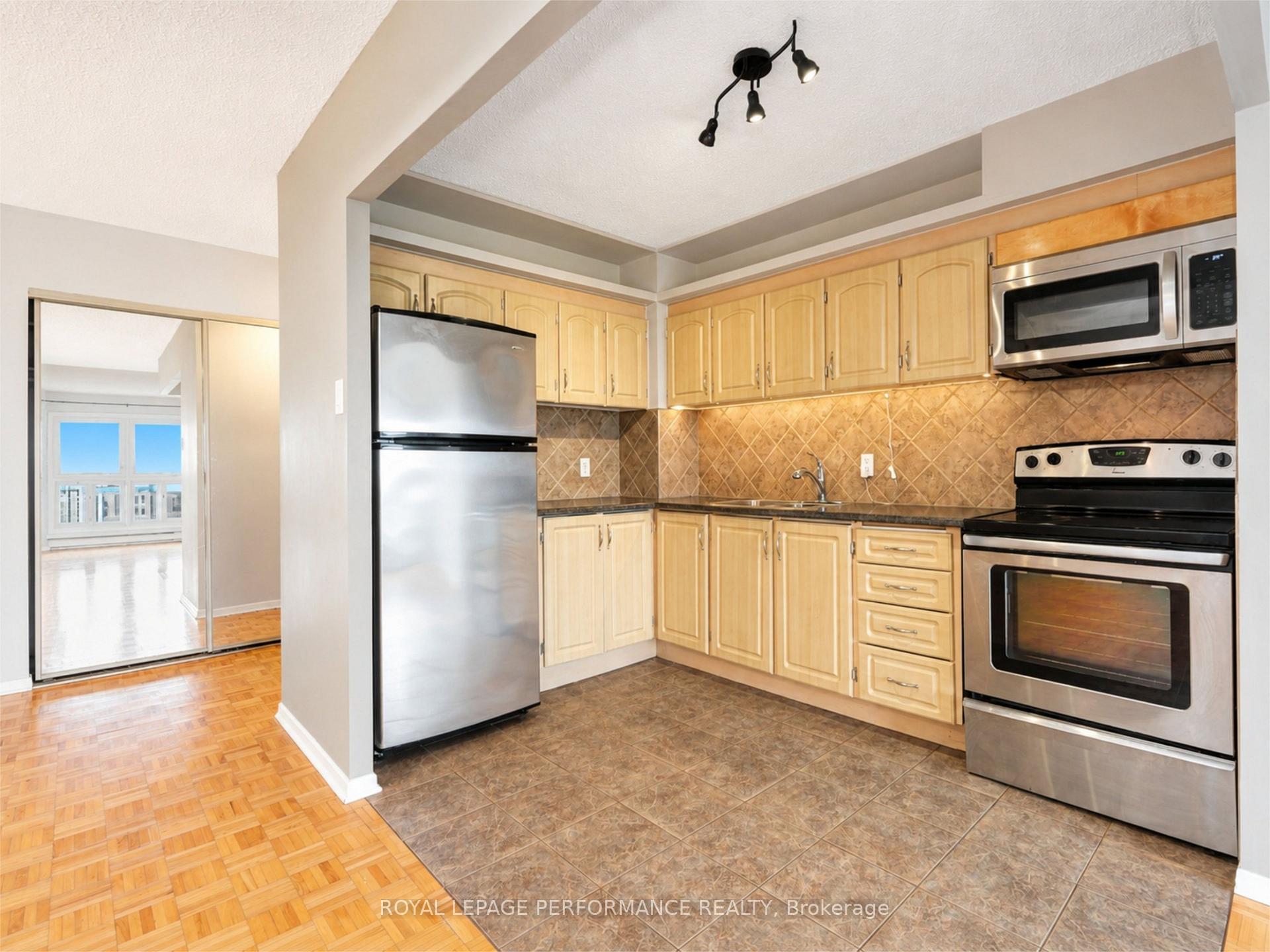 Photo 4 of Unit 708, 158C Mcarthur Avenue, Ottawa, Vanier — HOMEH