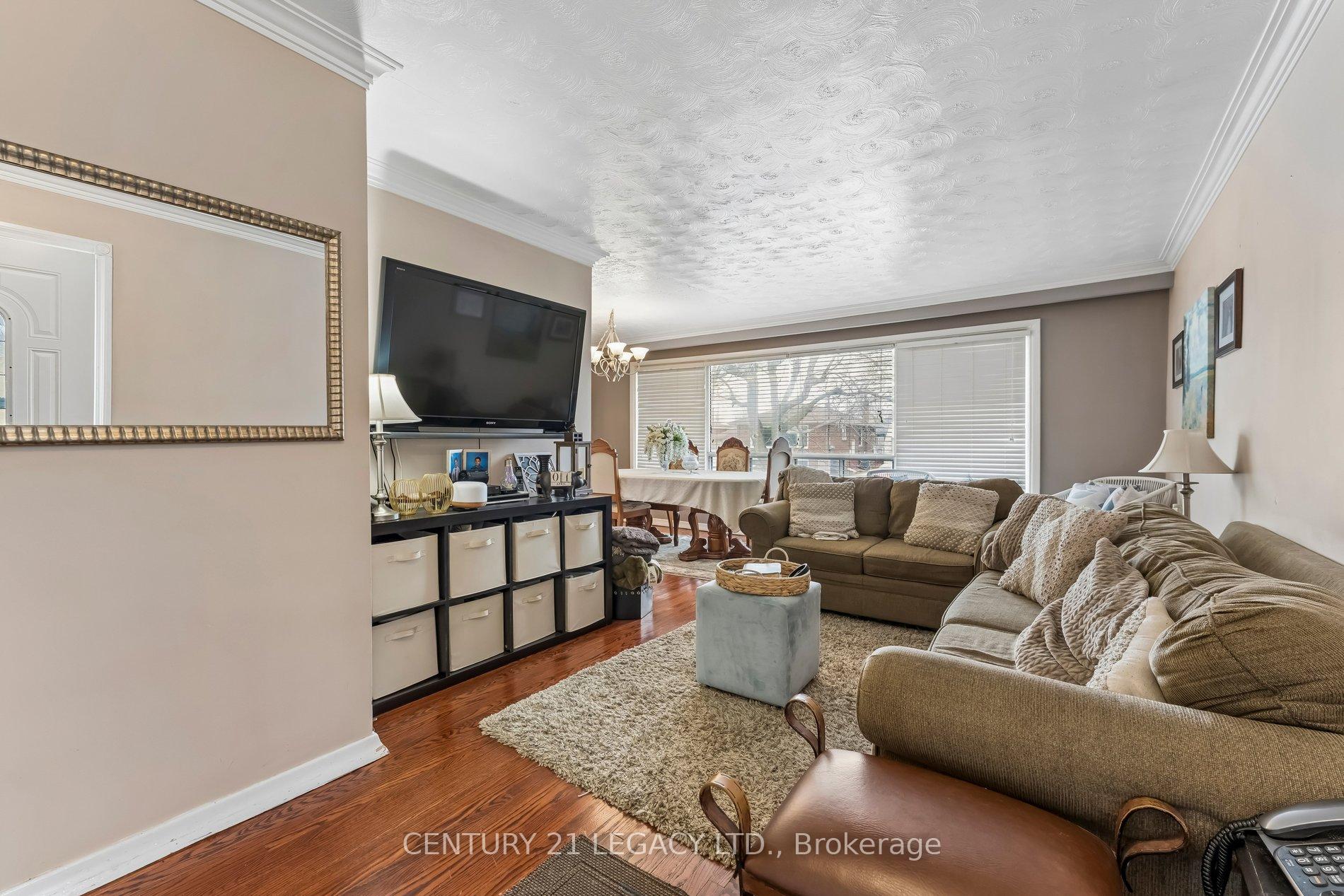 Photo 5 of 34 Cumberland Drive, Brampton, Brampton North — HOMEH