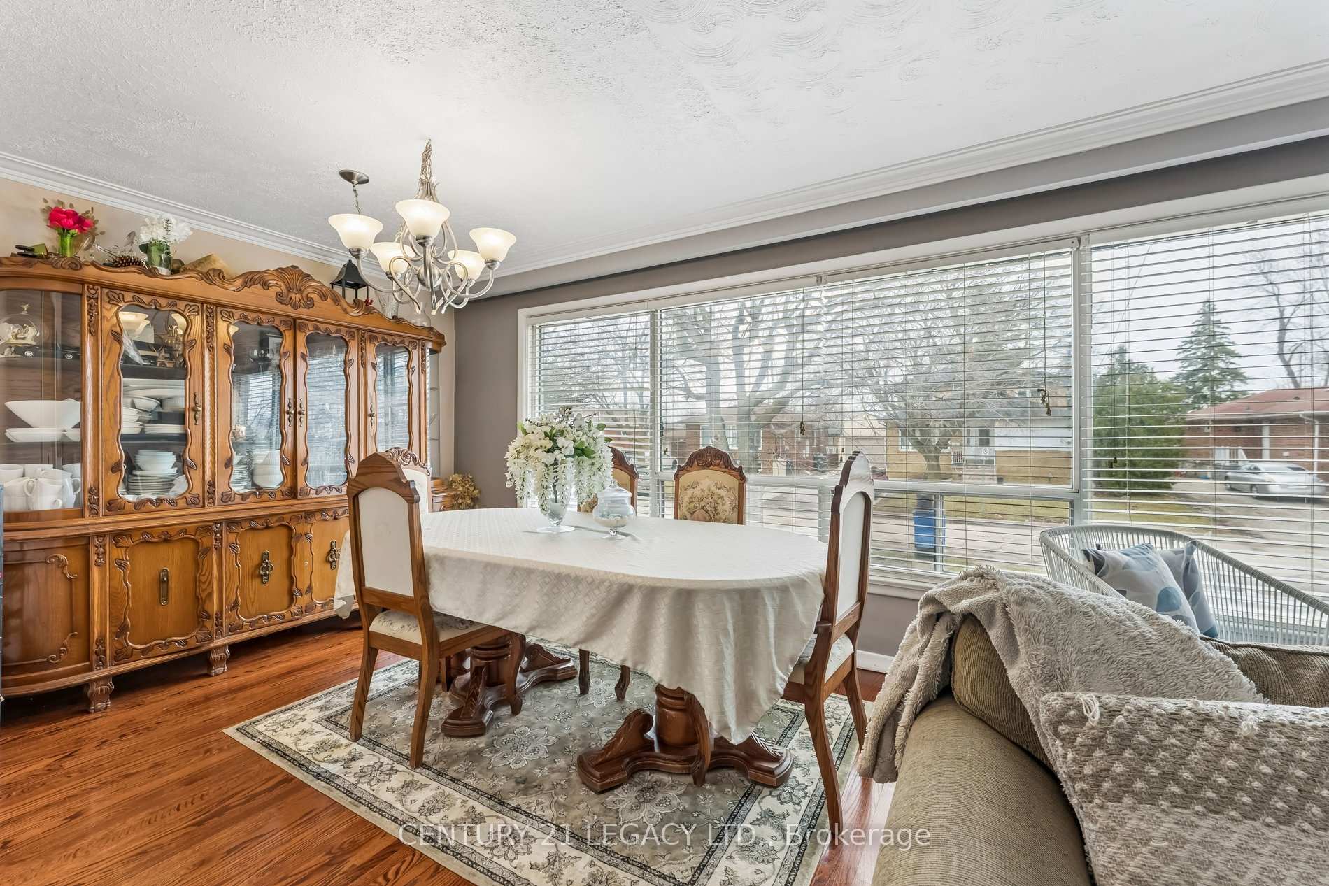 Photo 7 of 34 Cumberland Drive, Brampton, Brampton North — HOMEH