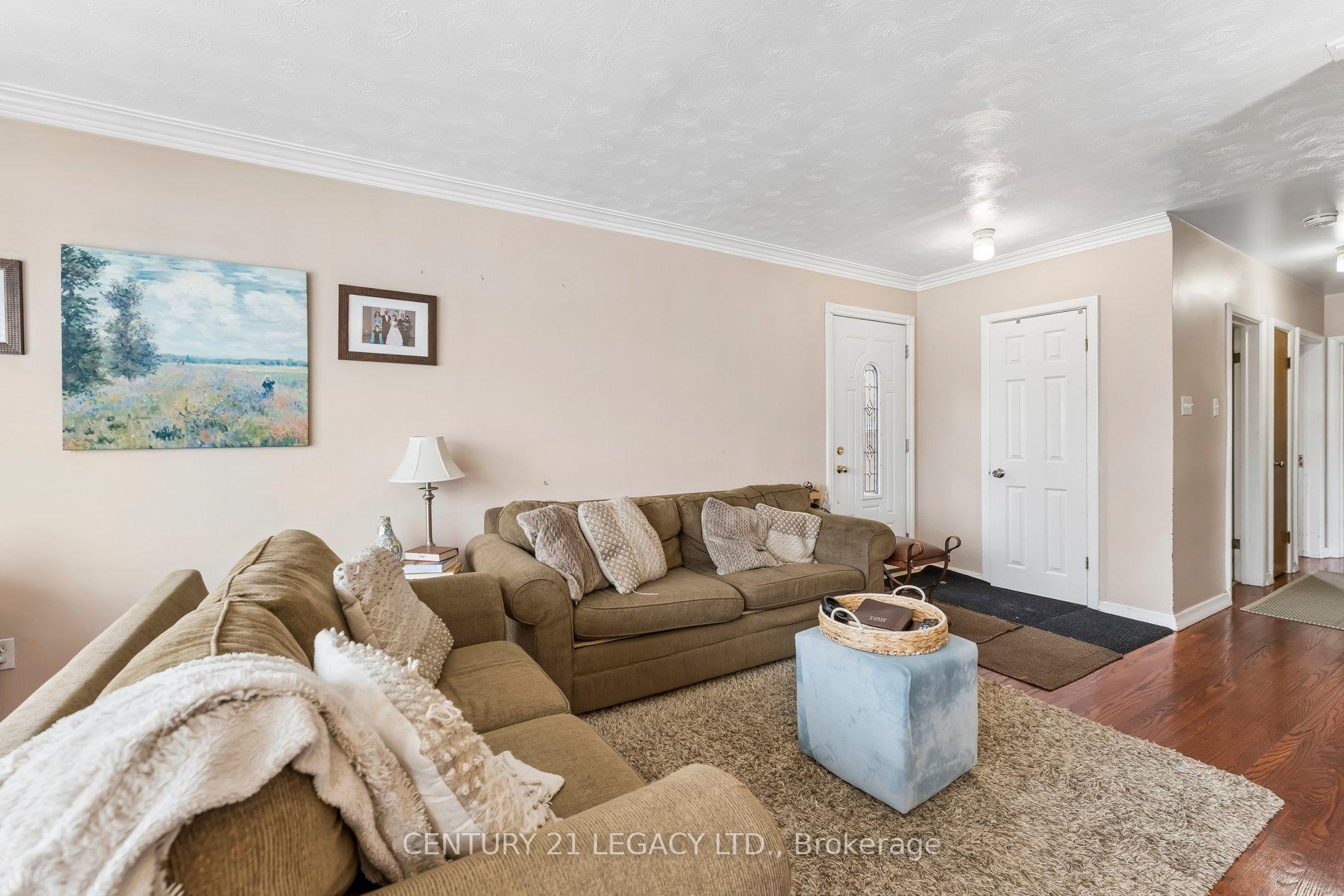 Photo 8 of 34 Cumberland Drive, Brampton, Brampton North — HOMEH
