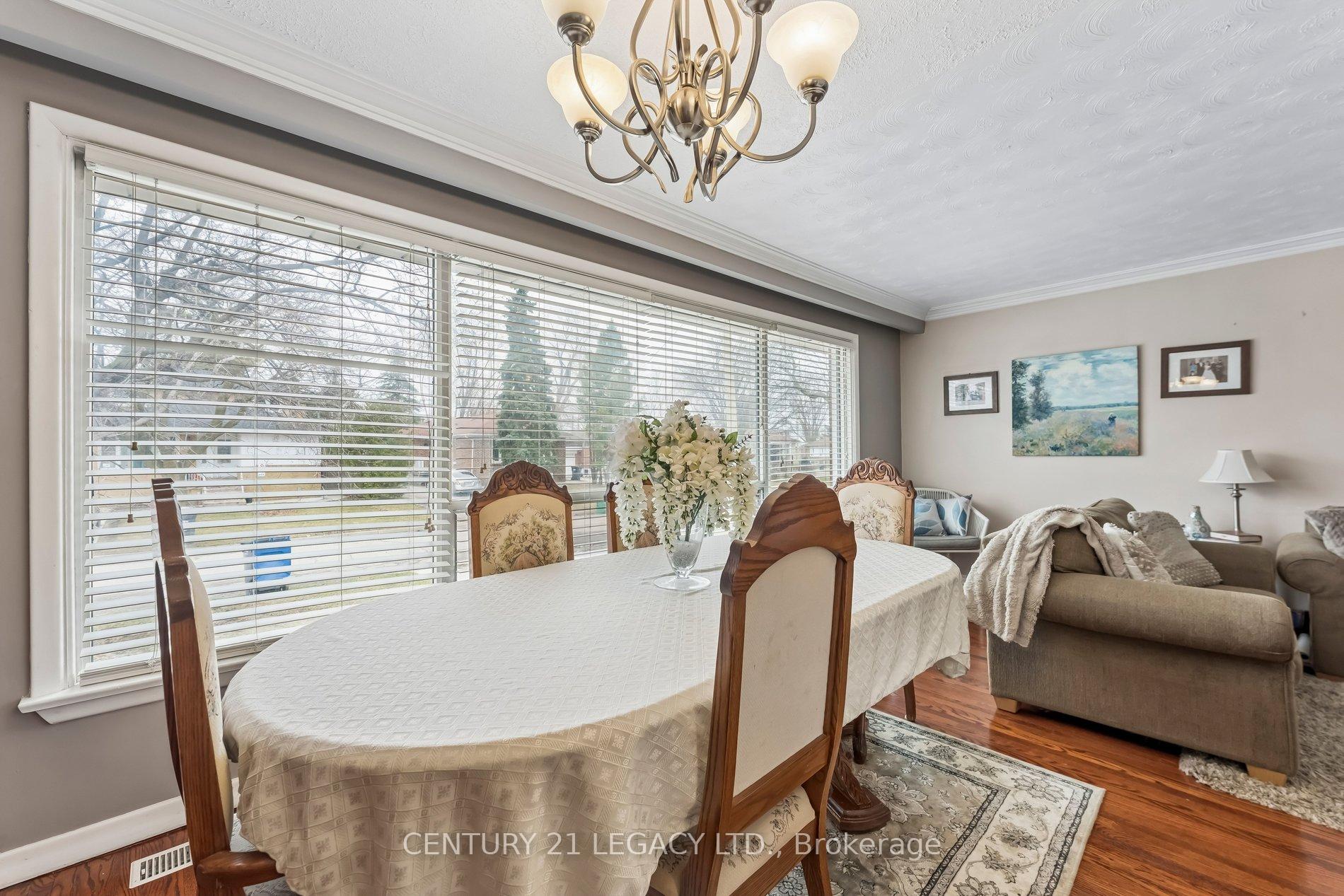 Photo 10 of 34 Cumberland Drive, Brampton, Brampton North — HOMEH