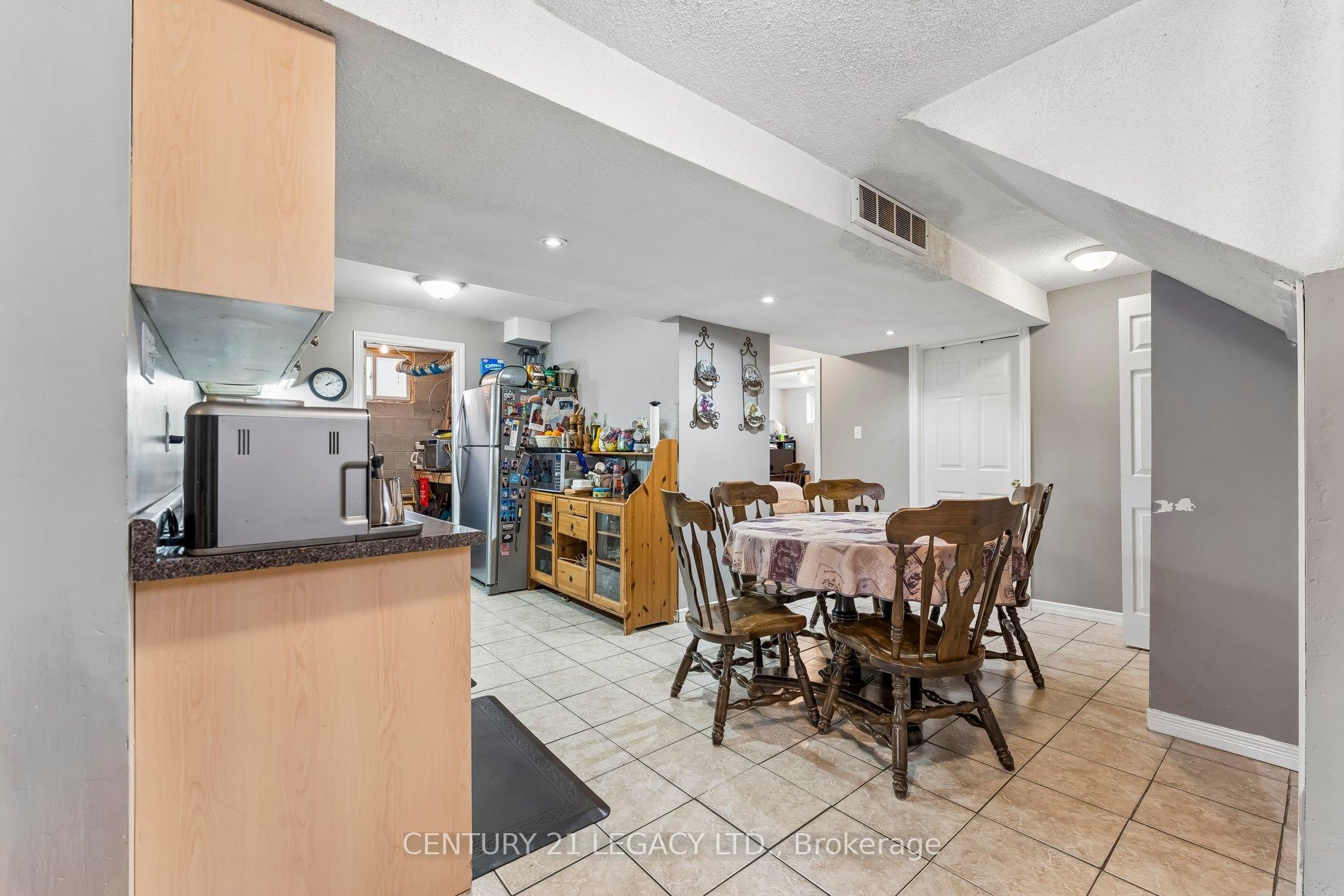 Photo 22 of 34 Cumberland Drive, Brampton, Brampton North — HOMEH