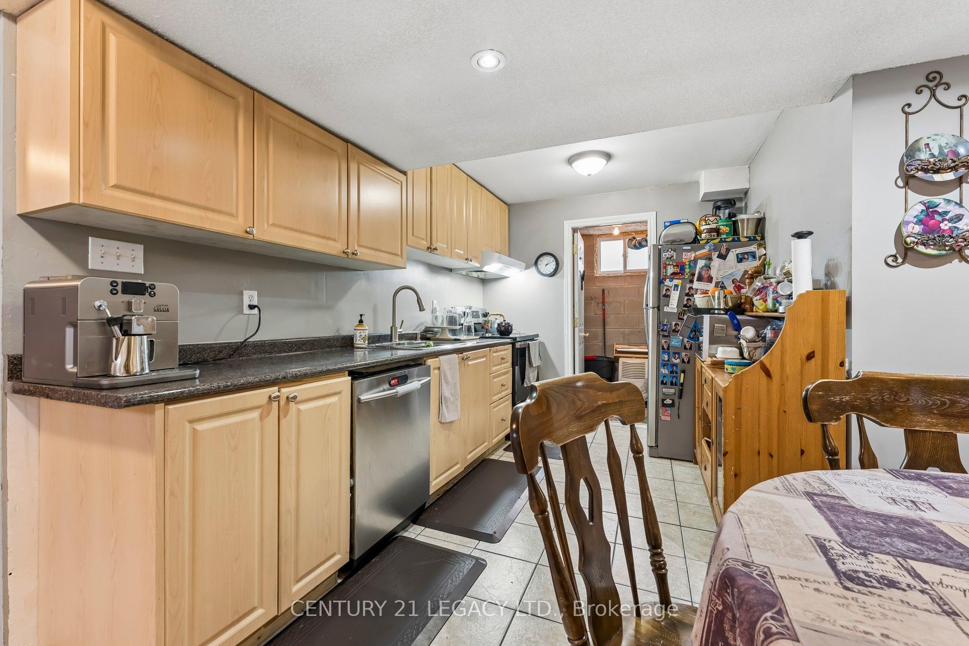Photo 23 of 34 Cumberland Drive, Brampton, Brampton North — HOMEH