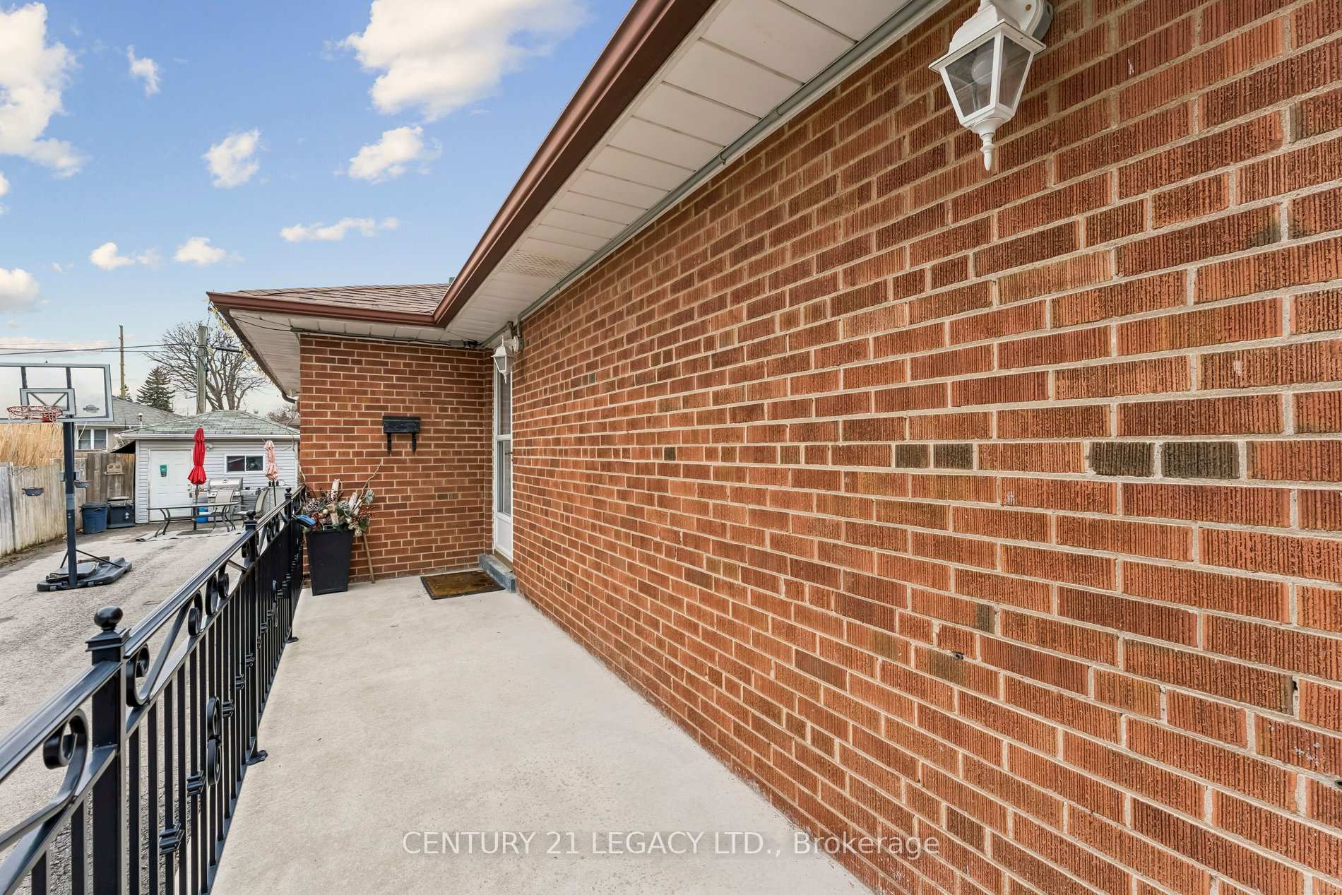 Photo 32 of 34 Cumberland Drive, Brampton, Brampton North — HOMEH
