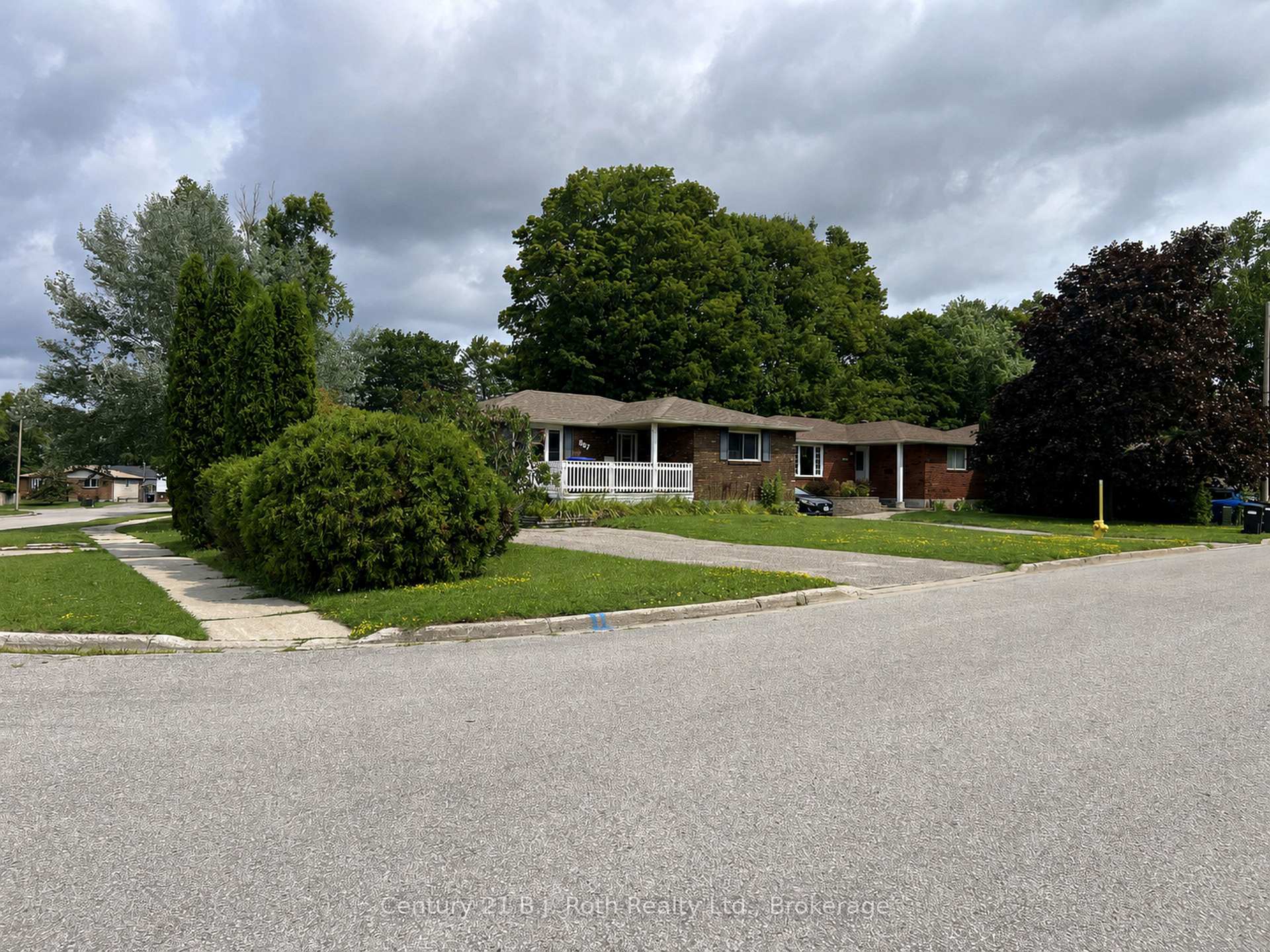 Photo 5 of 867 Birchwood Drive, Midland — HOMEH