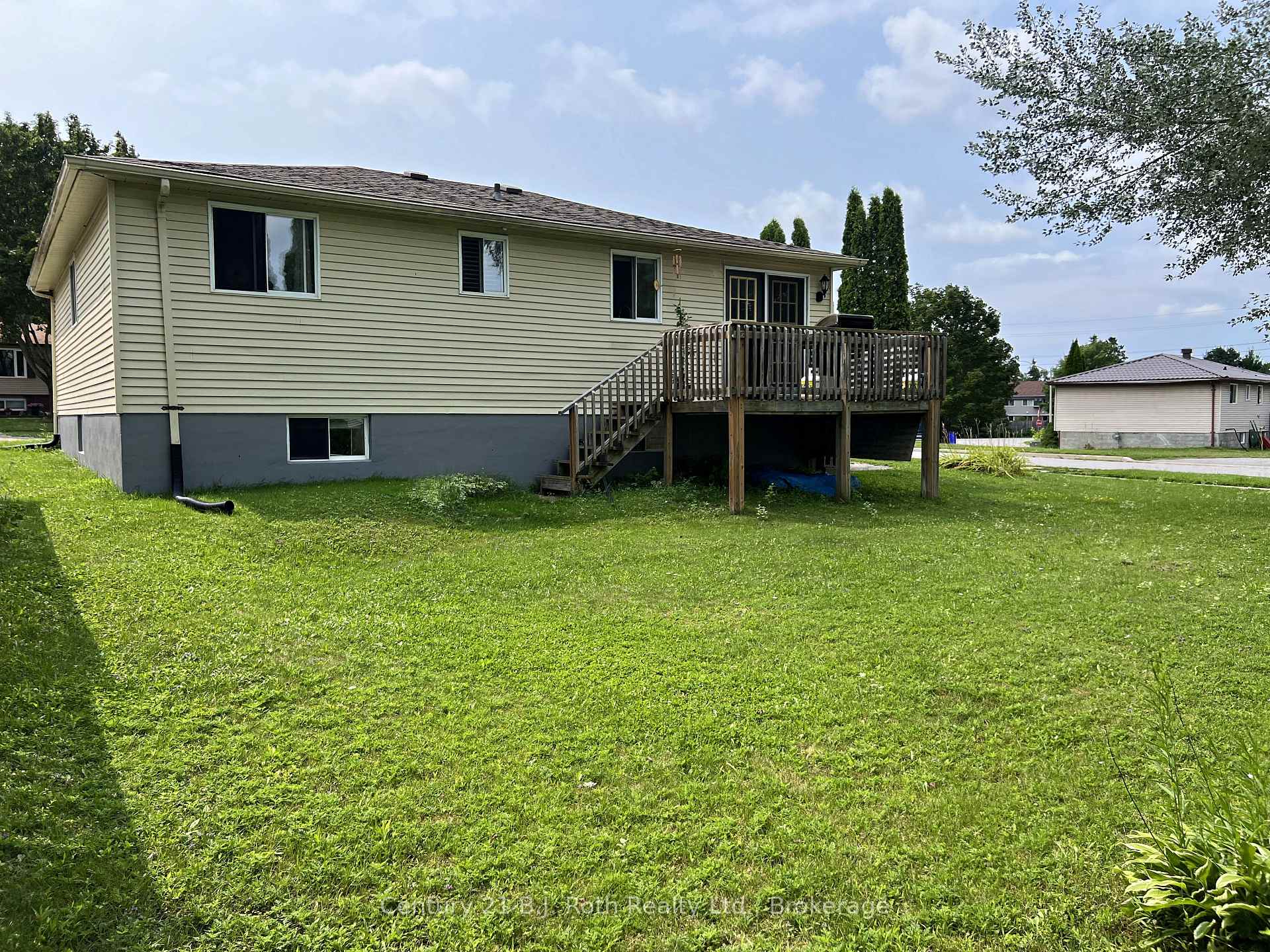 Photo 9 of 867 Birchwood Drive, Midland — HOMEH