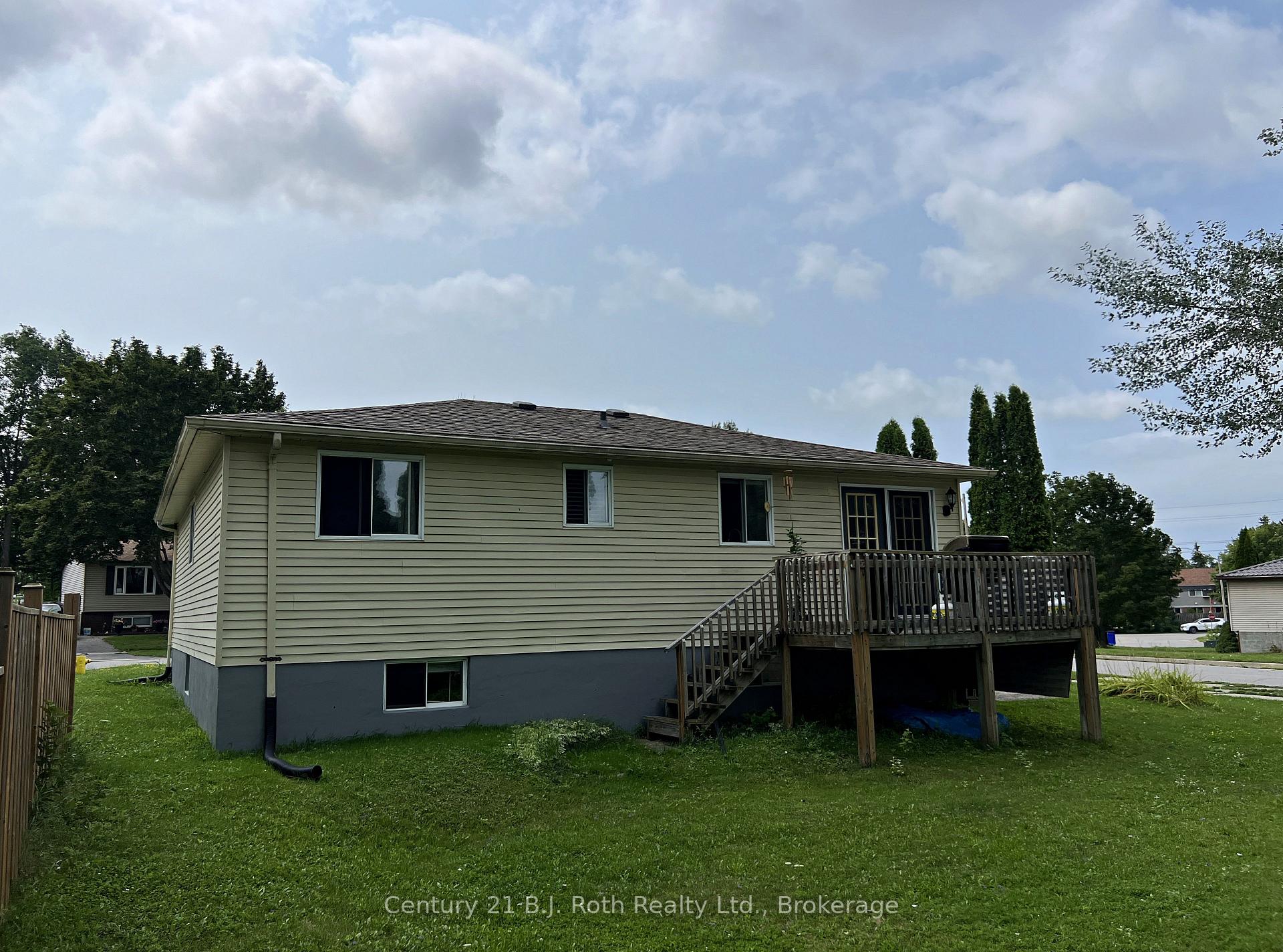 Photo 10 of 867 Birchwood Drive, Midland — HOMEH