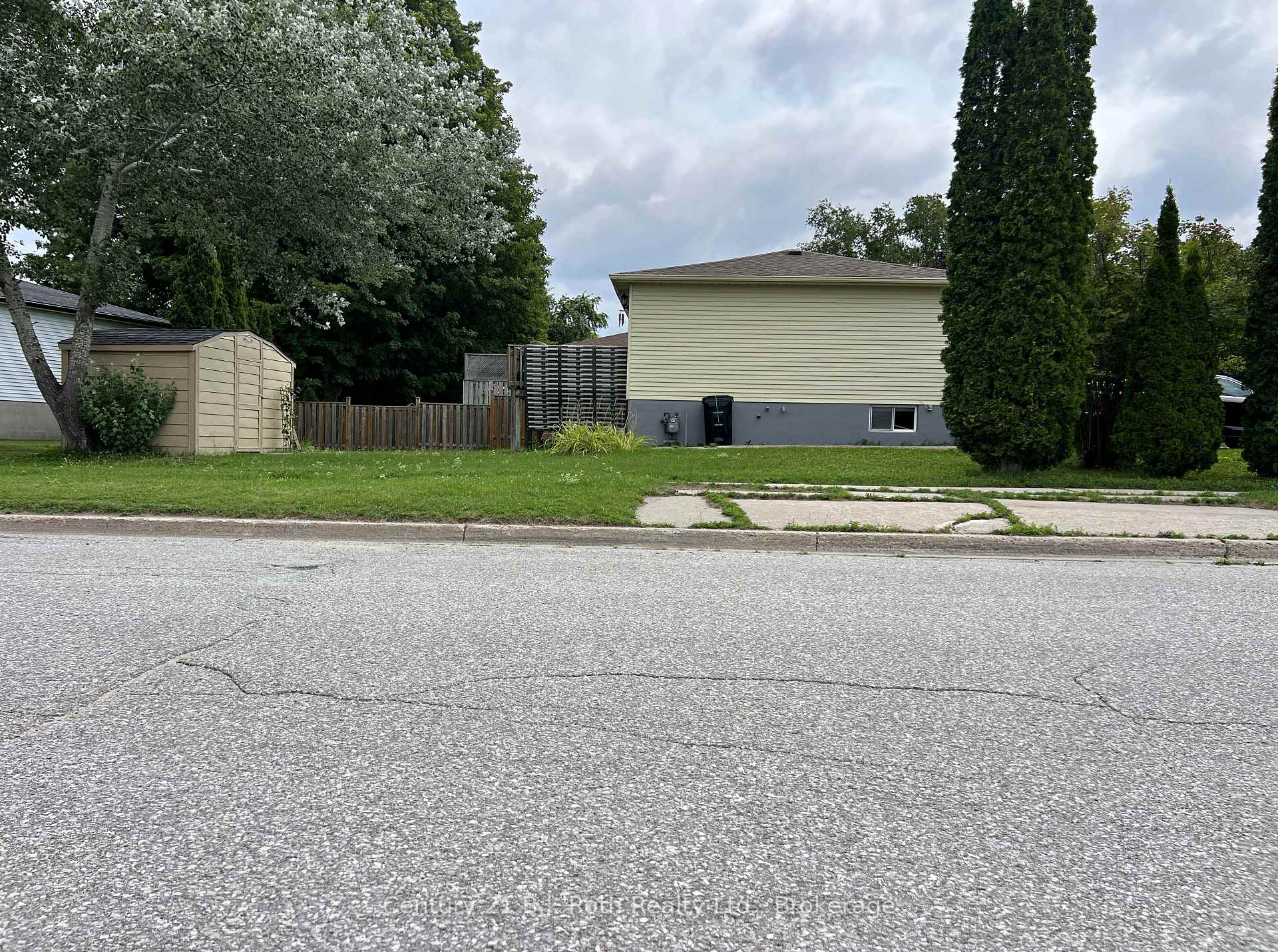 Photo 15 of 867 Birchwood Drive, Midland — HOMEH